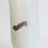 Ancien vase en opaline blanc