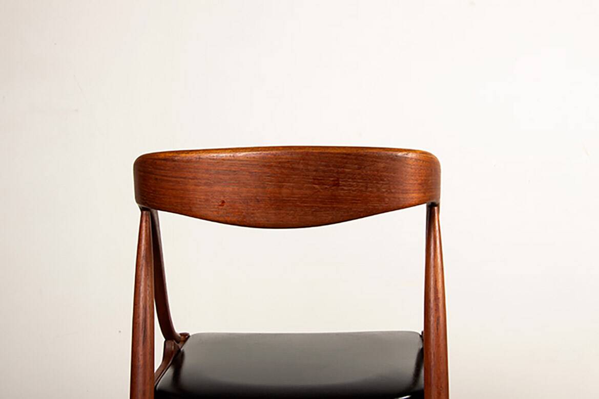 Set of 6 Danish chairs in teak and skai, model 16, Johannes Andersen.