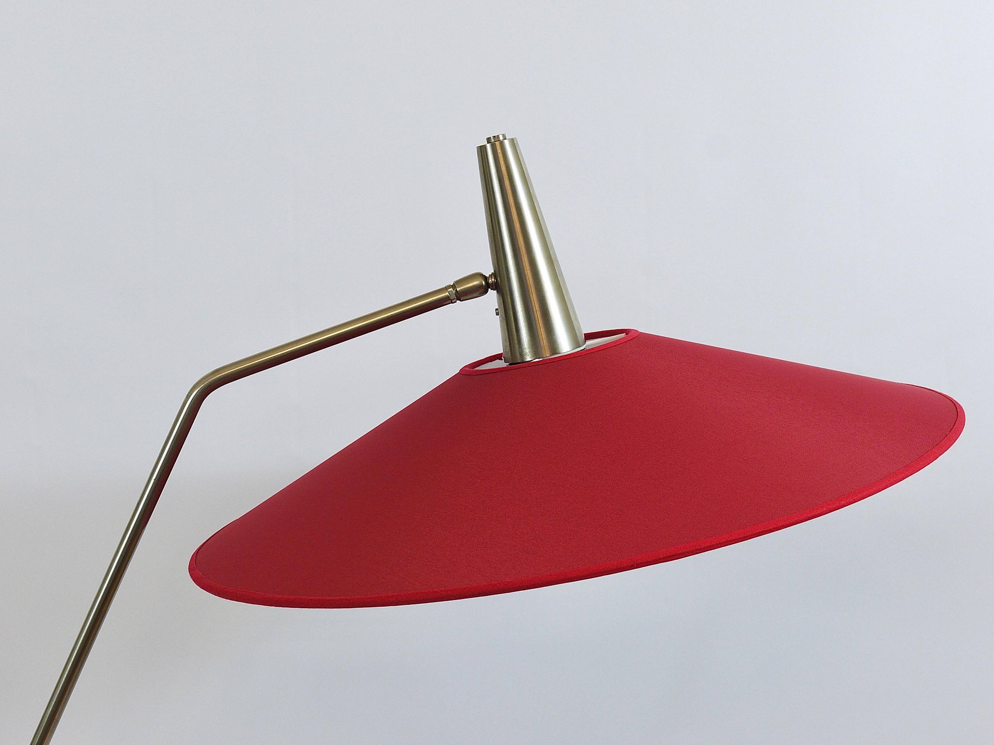 Articulated floor lamp with counterweight mid-century by Rupert Nikoll, nickel, brass.