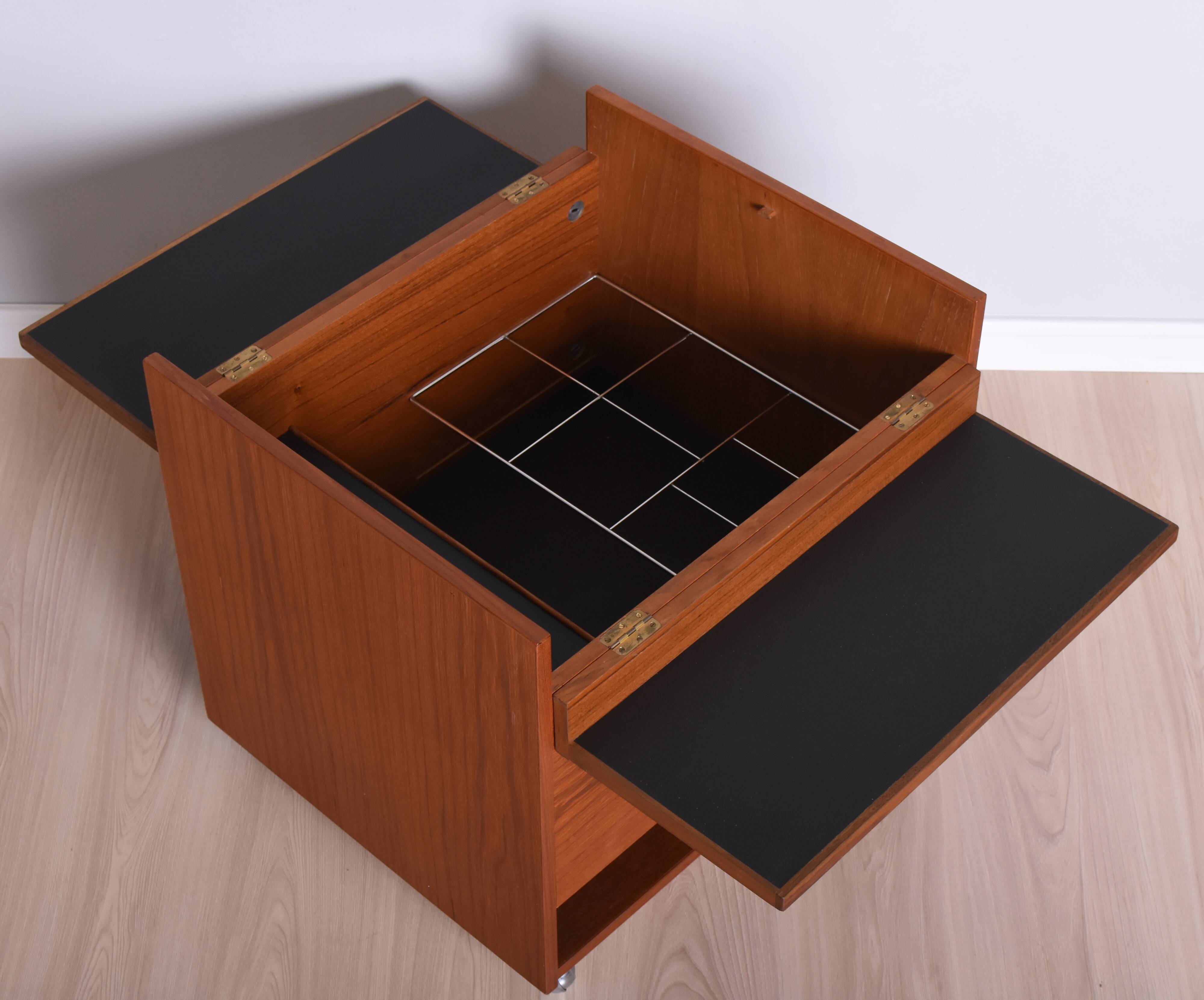 Modern teak bar cabinet from Randers Møbelfabrik, 1960s