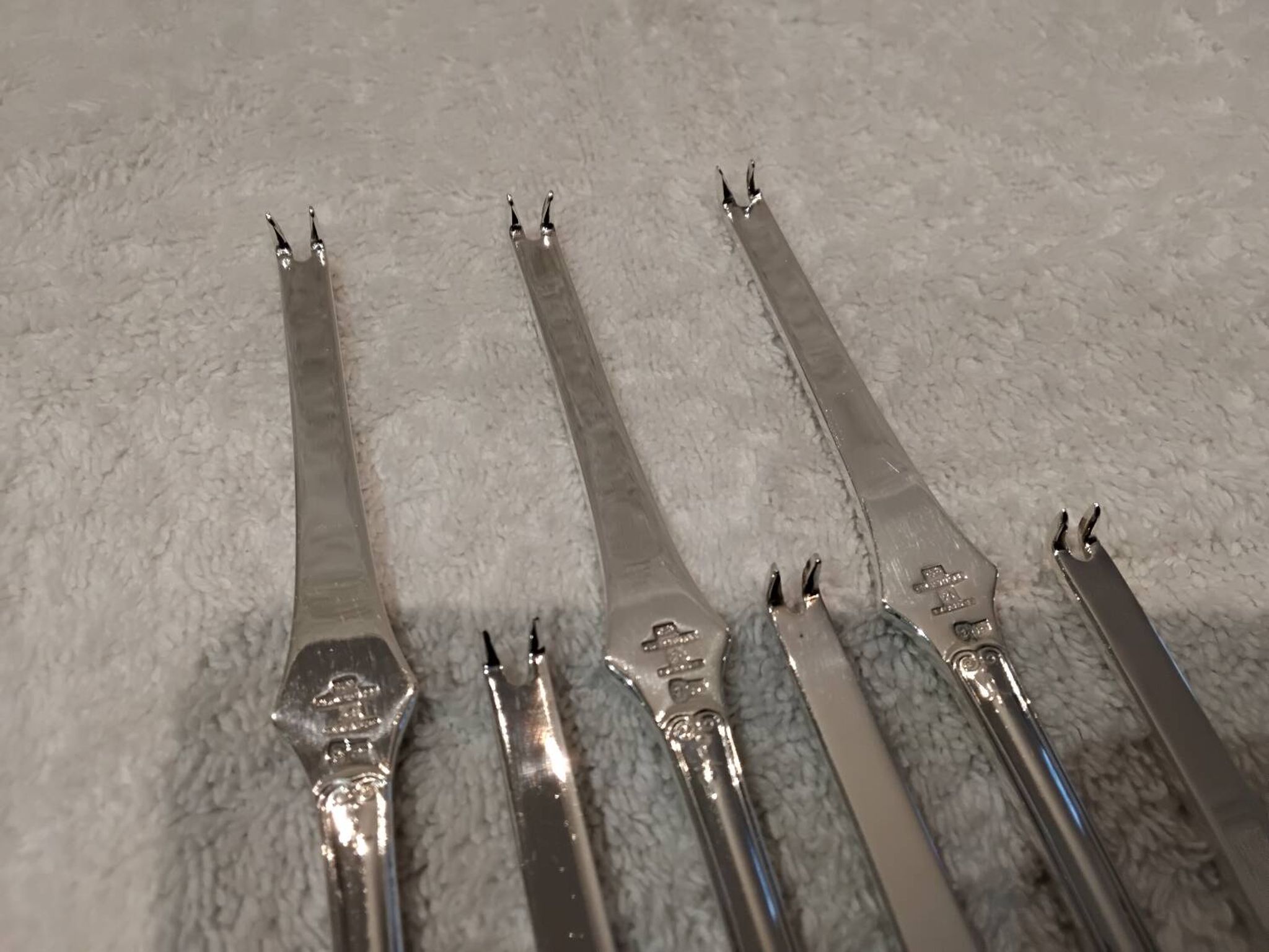 6 silver-plated metal lobster picks by Christofle Malmaison, 18cm
