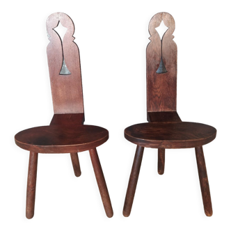 Chaises tripodes brutalistes