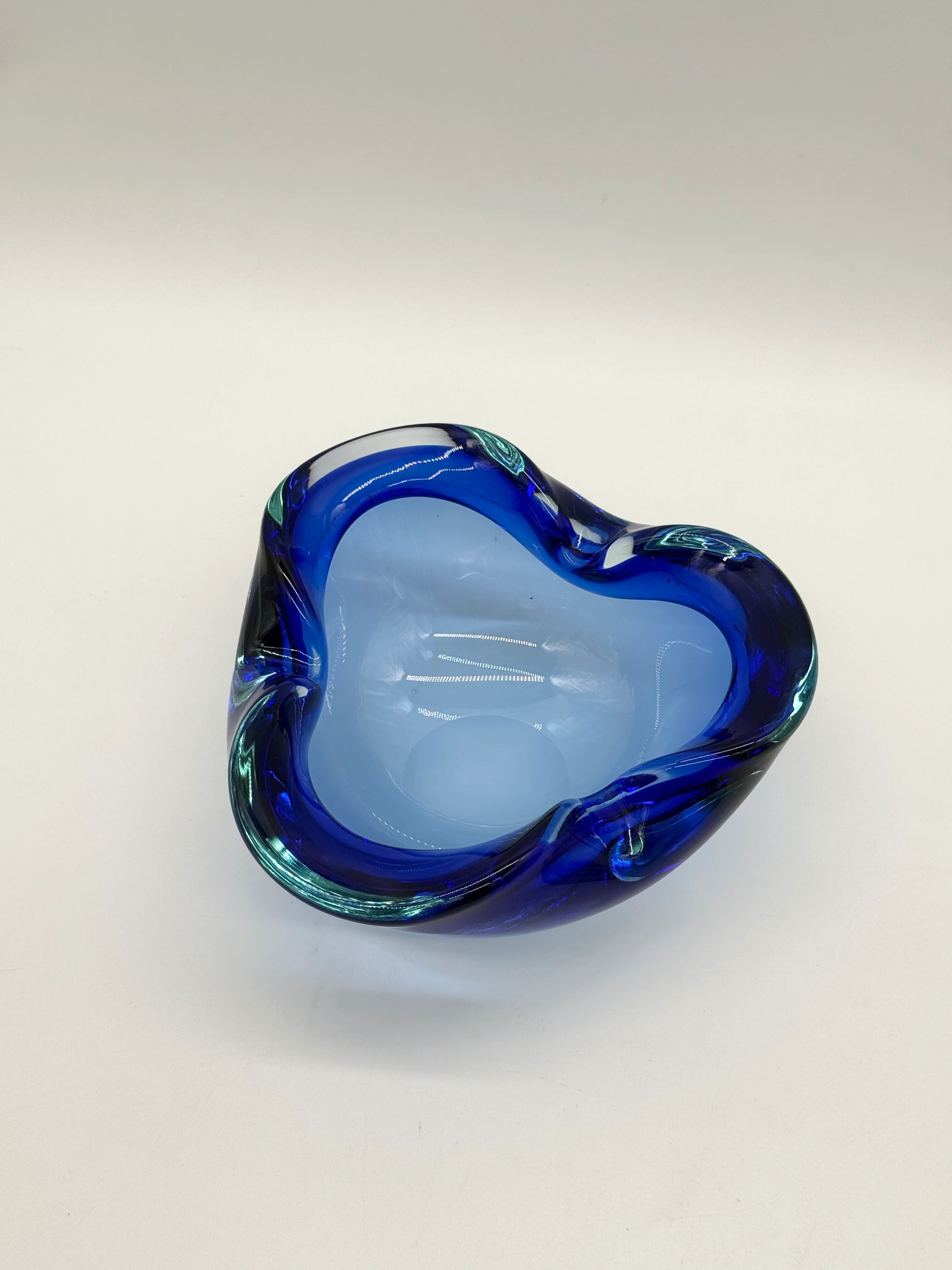 Grand cendrier "Azur" en verre Murano, Italie 1960s