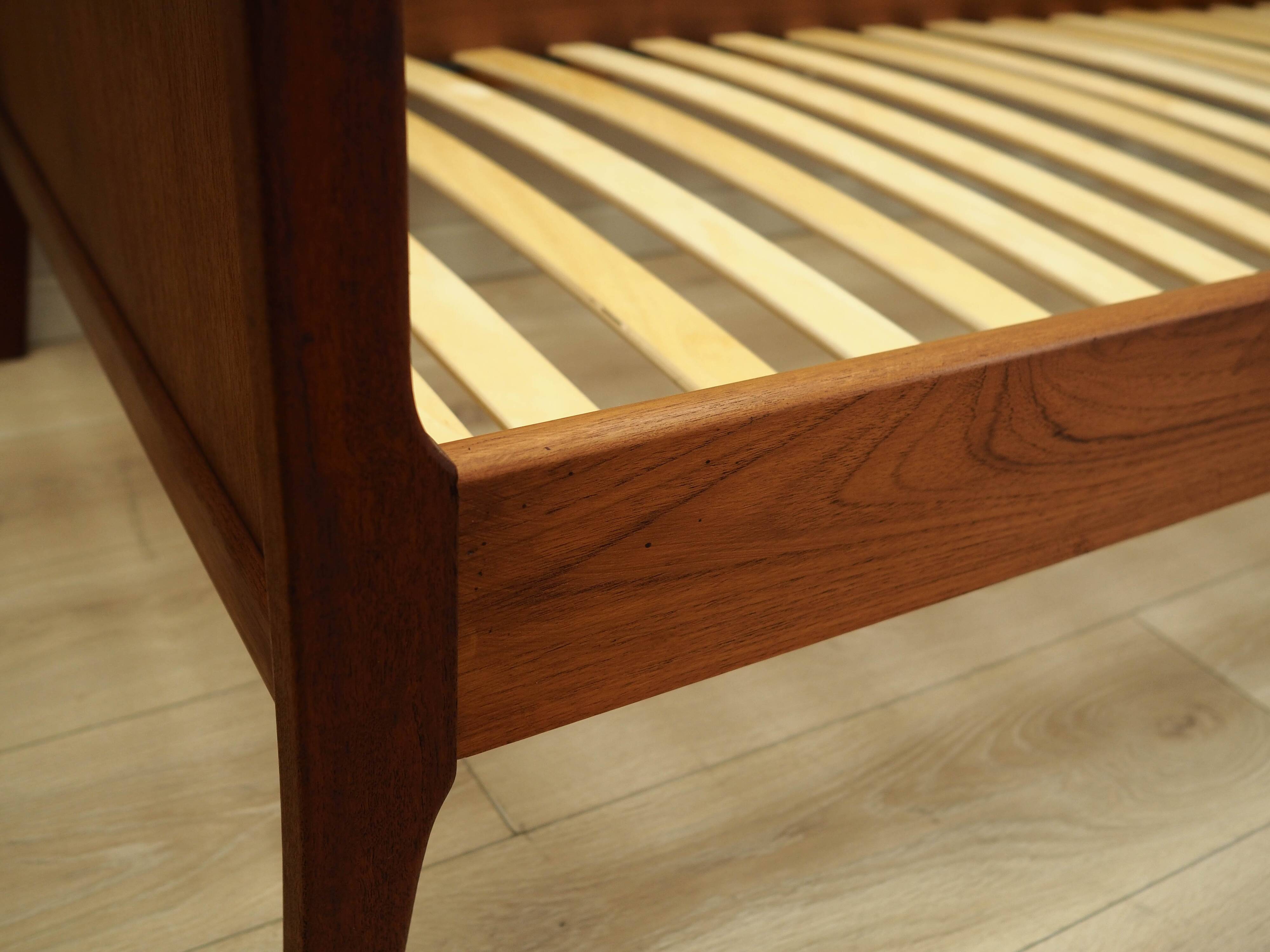 Lit en teck, design danois, années 1970, fabrication : Danemark