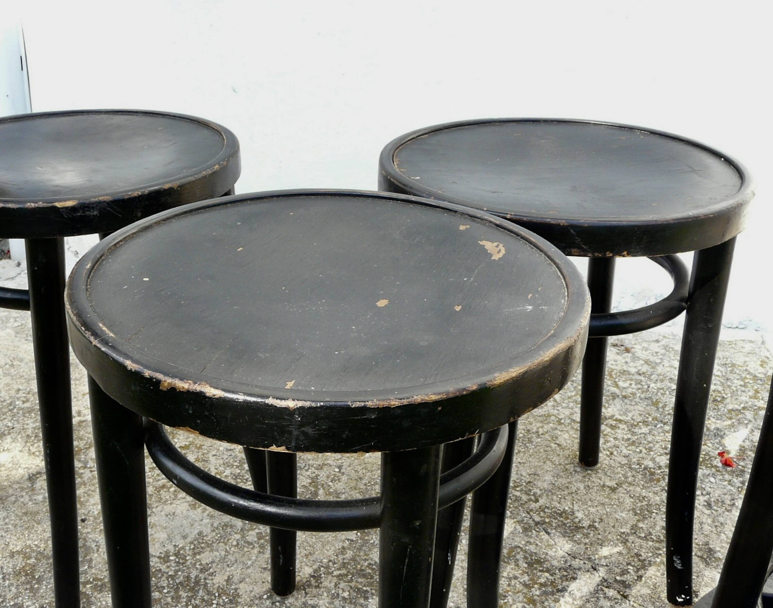 Set of 4 black curved wood bistro stools
