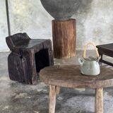 Stool, tabouret or low Japanese-style armchair in brutalist monoxyle radica.