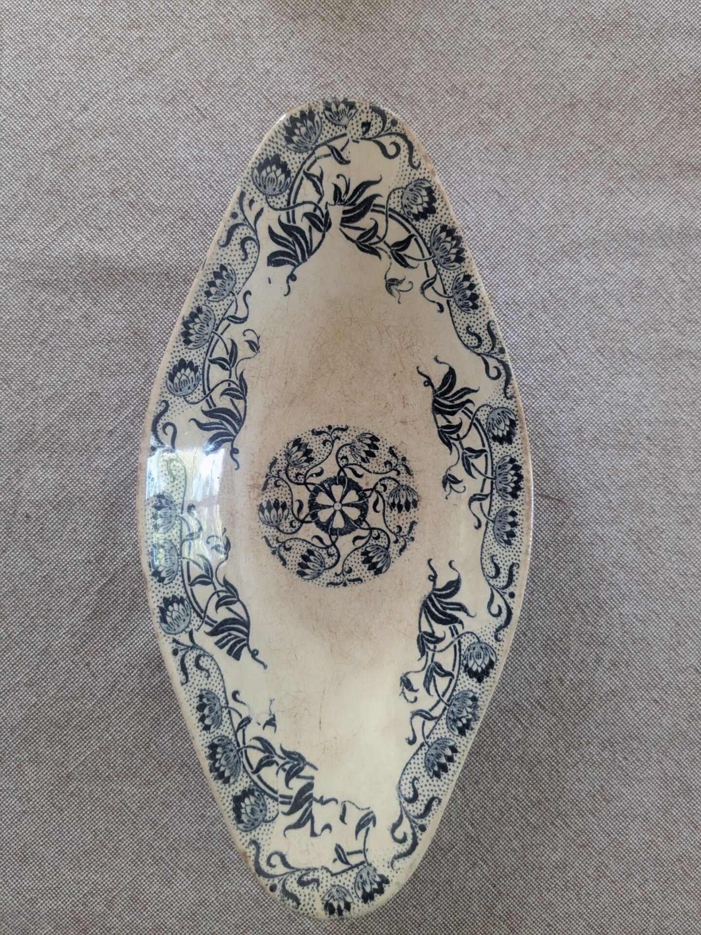 Two Sarreguemines Roxane dishes.