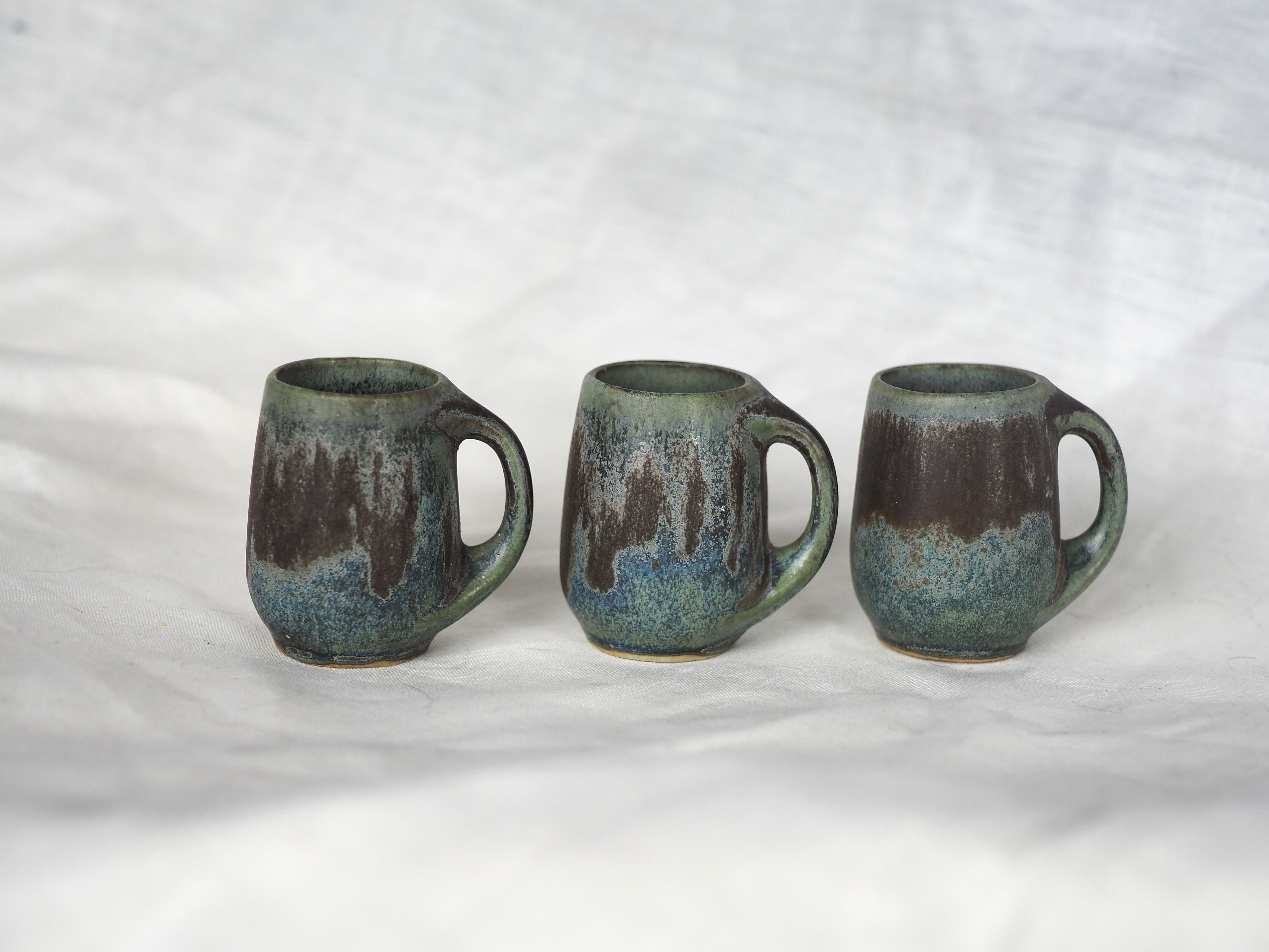 Set of 3 miniature mugs in gray-green sandstone - Denbac - early XXth