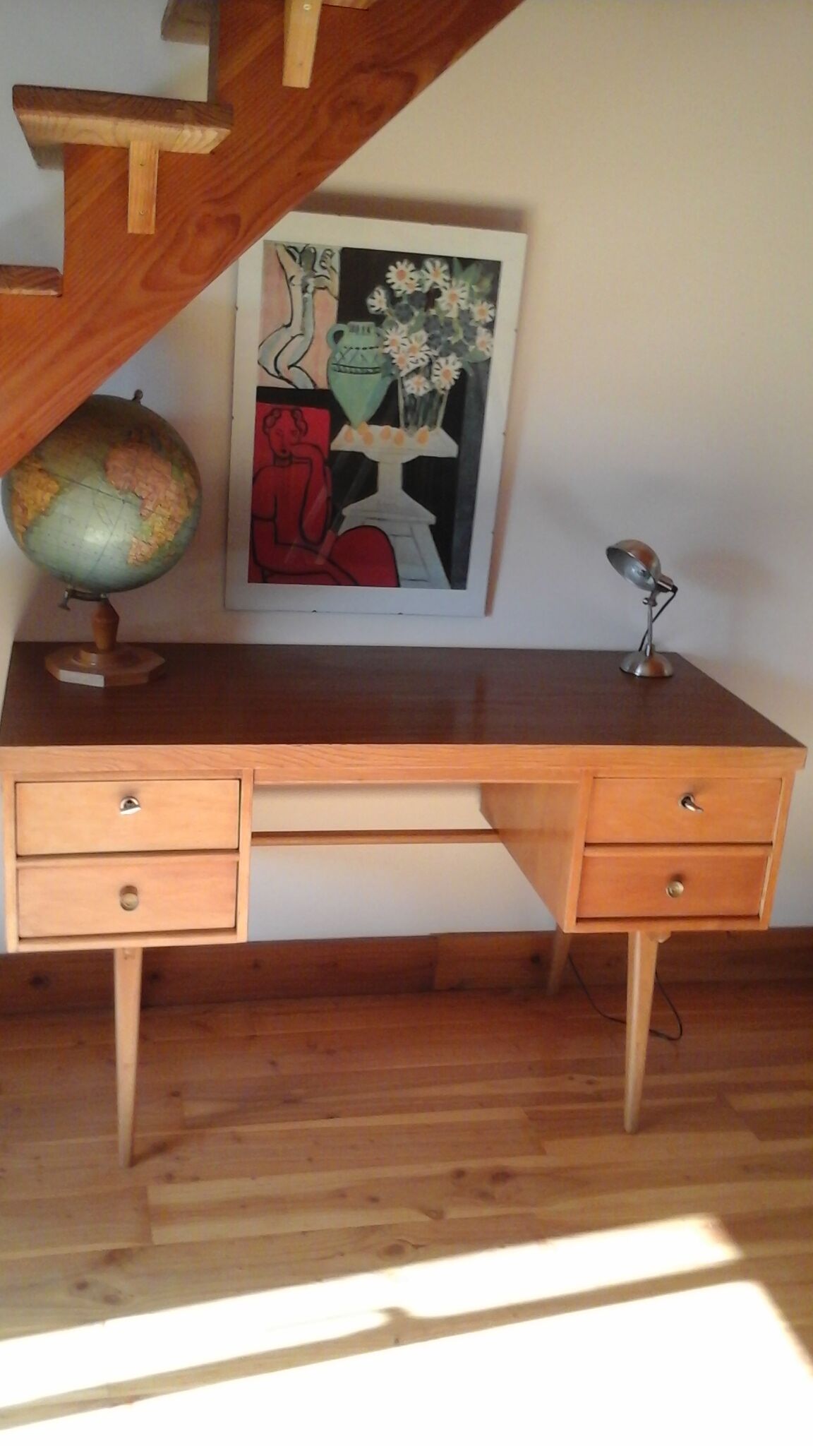 Desk of the 50s foot compass