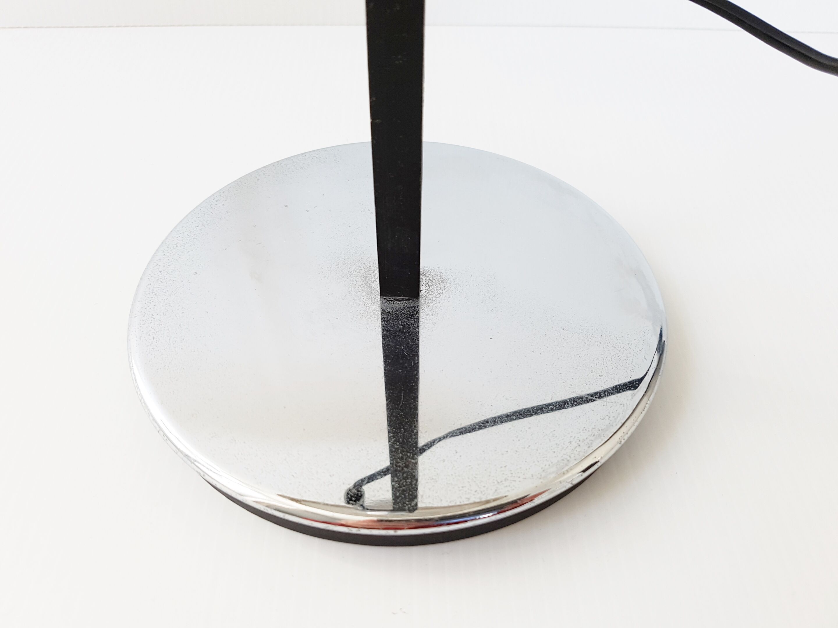 Adjustable height 1960 vintage lamp