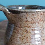 Jug with a milk jug signed, Beceleuf