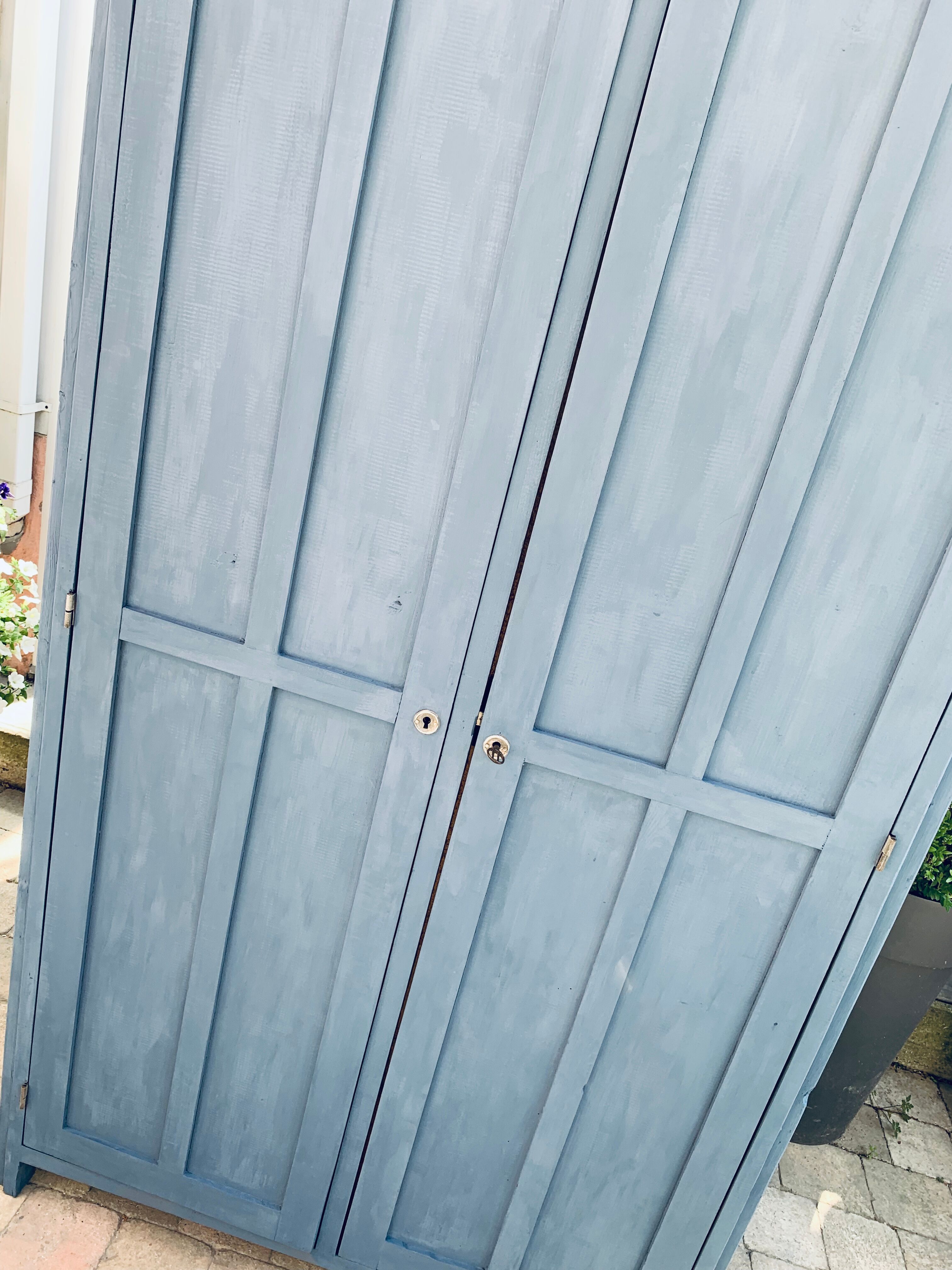 Parisian wardrobe and his bedside