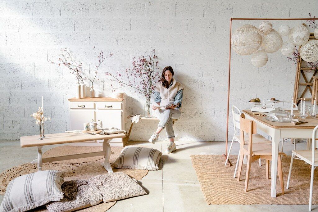 Wooden farmhouse table – cream foot