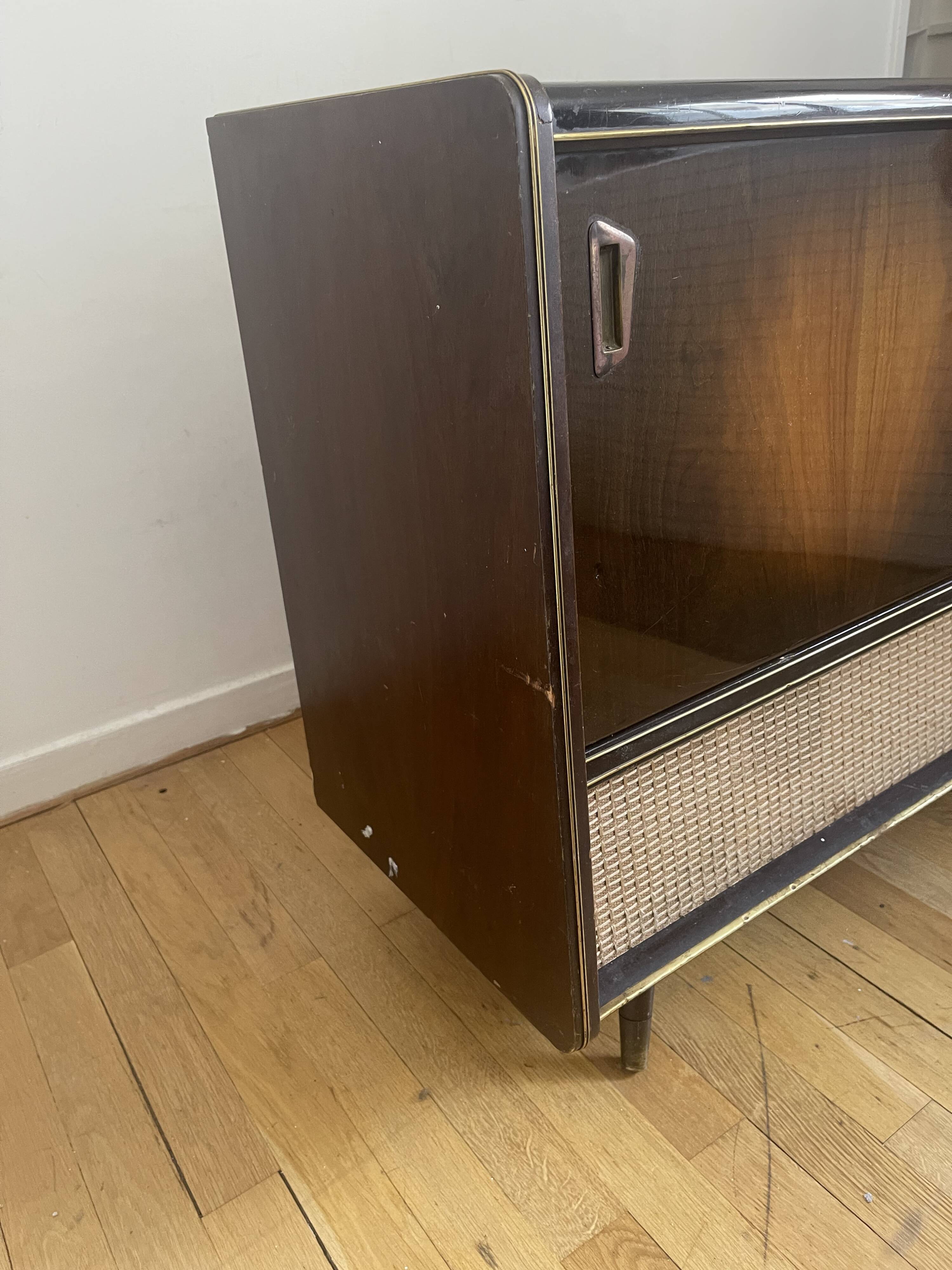 Radio cabinet/record player from the 50s/60s