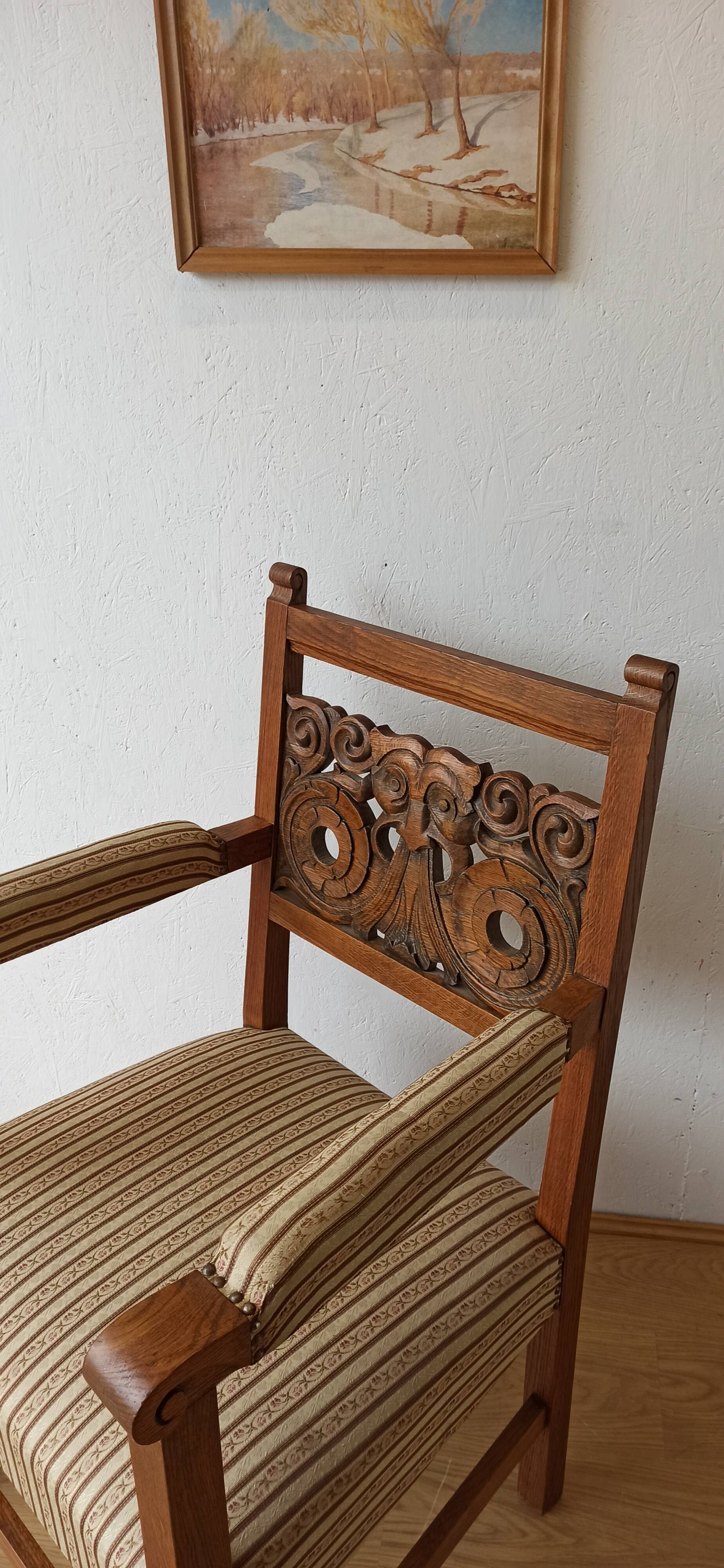 Pair of thrones vintage incredible chairs.