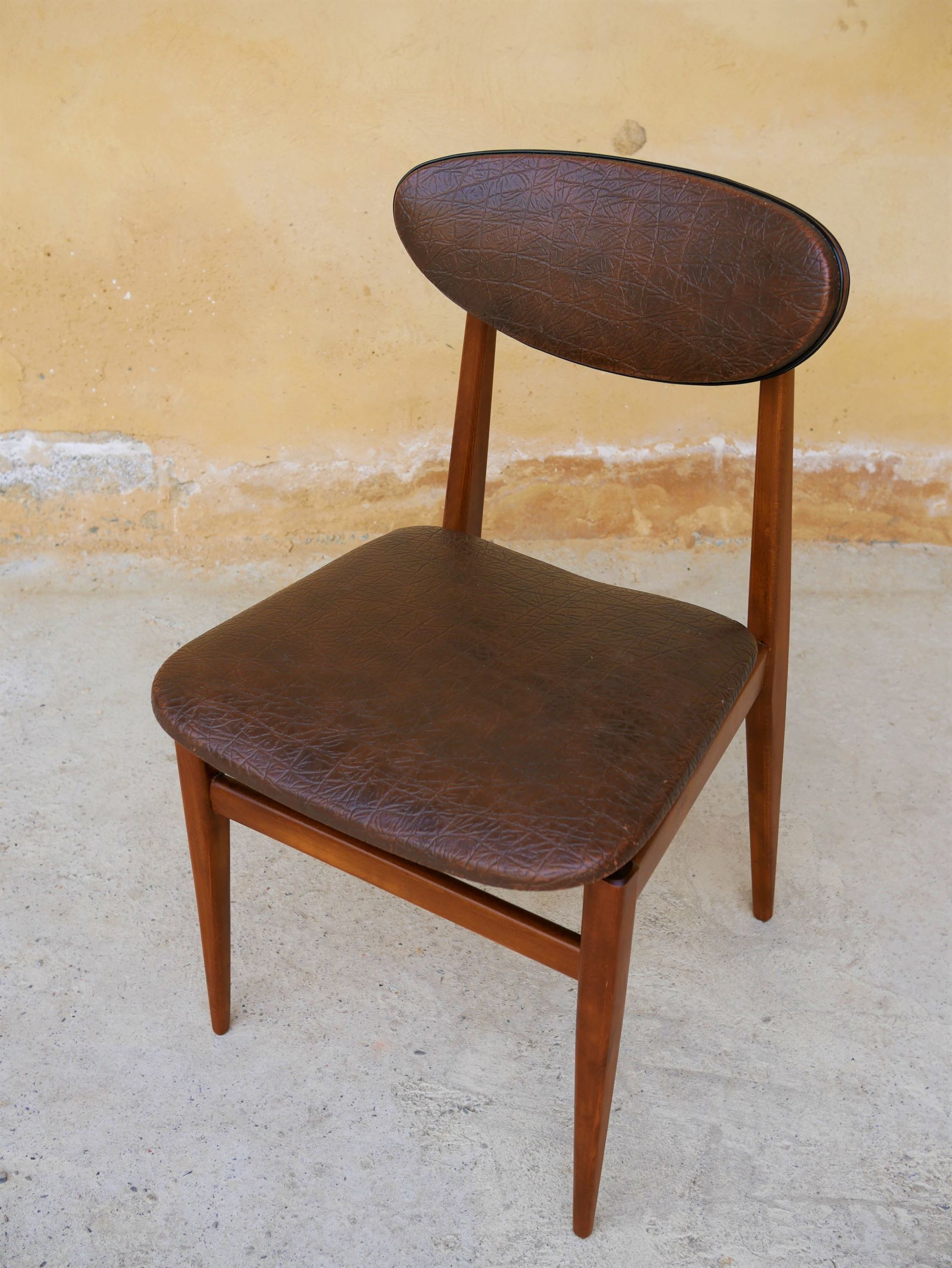 Set of 6 vintage wood and leatherette chairs