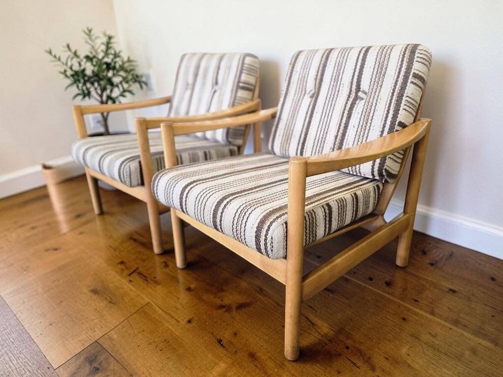 set of 2 vintage wooden armchairs / KNOLL armchairs