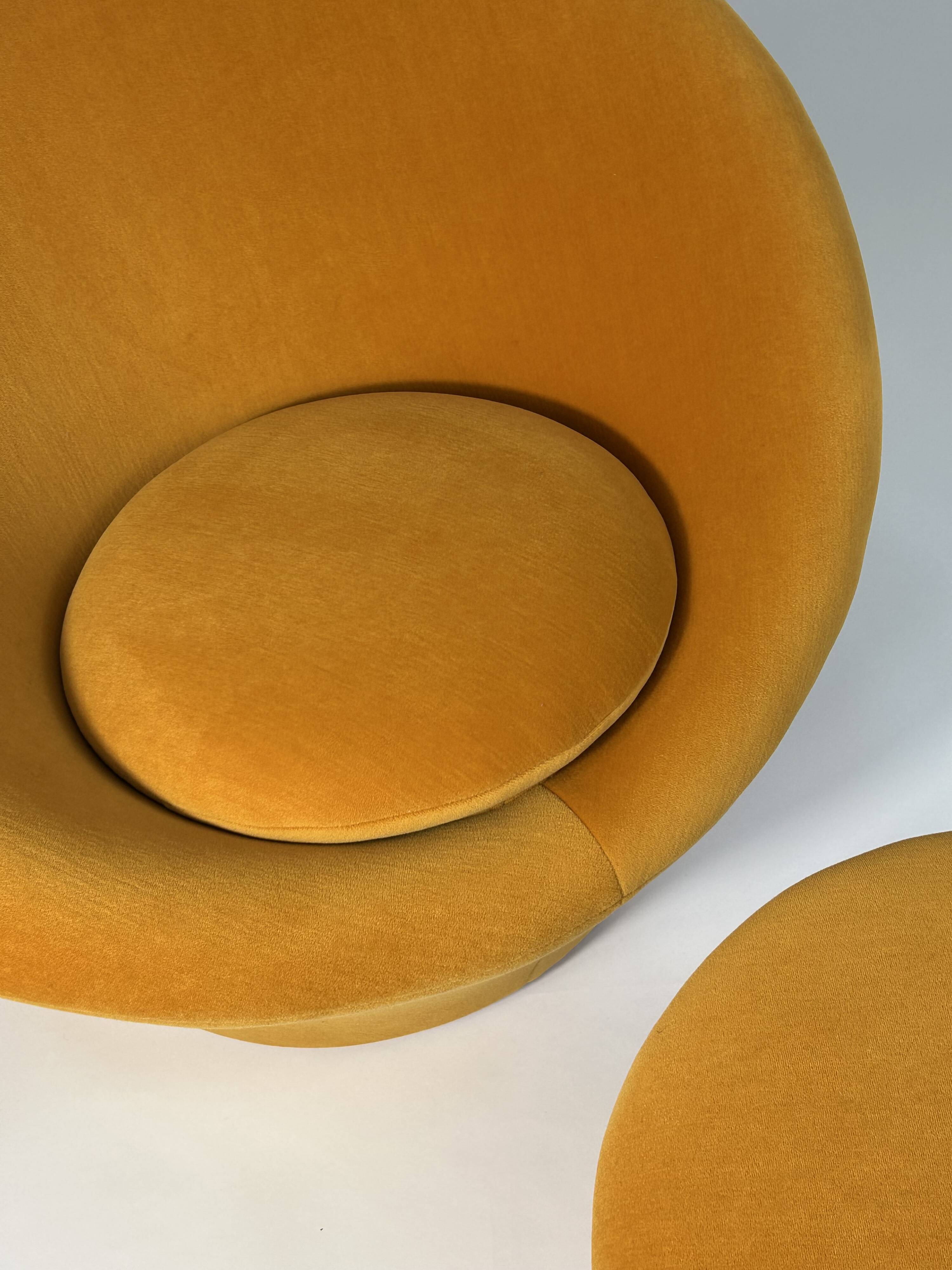 Mushroom armchair by Pierre Paulin and its ottoman, published by Artifort