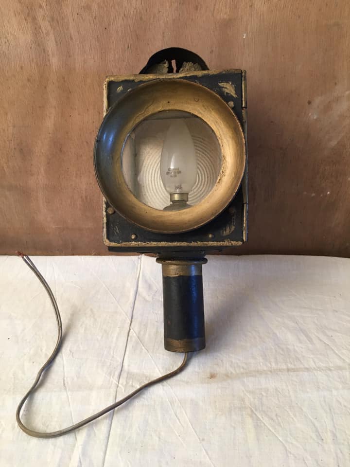 Carriage lamp or candle lantern