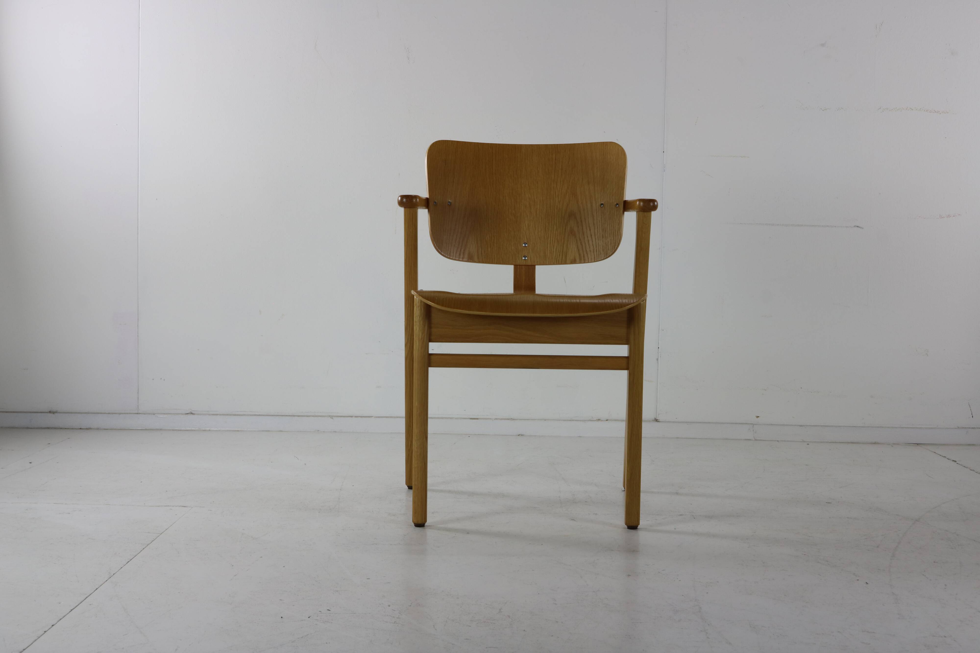 Finnish design arm chair by Ilmari Tapiovaara for Artek