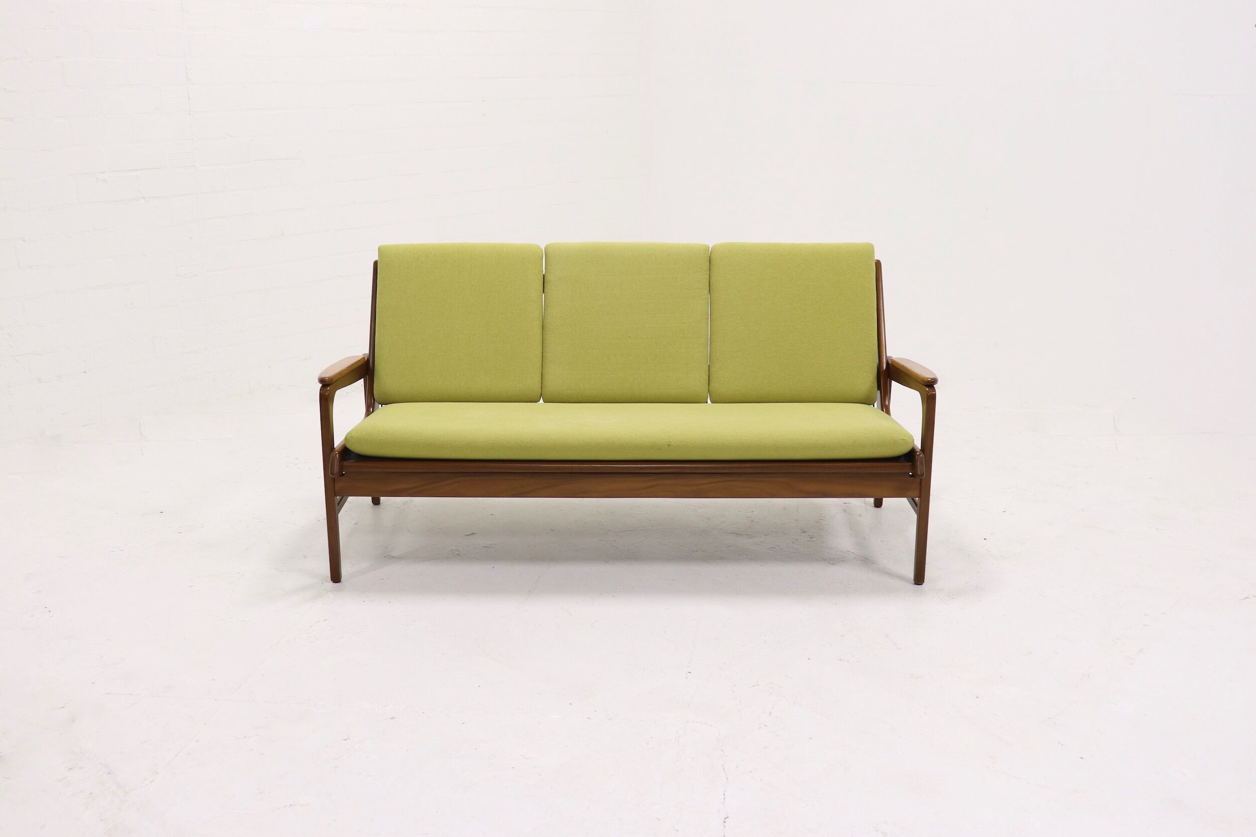 Sculptural teak sofa by Ster Gelderland 1960