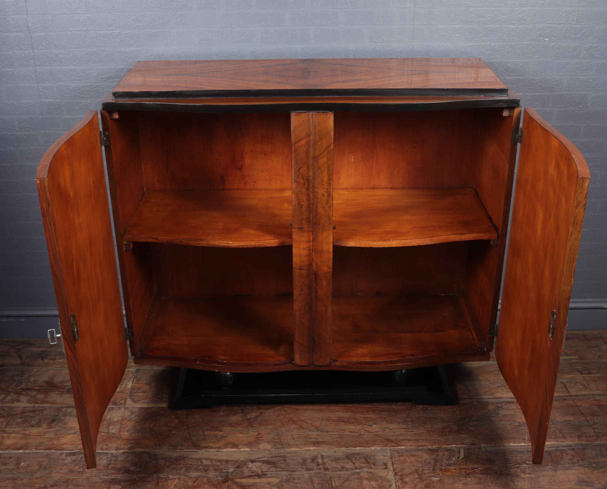 French art deco sideboard in walnut 1920