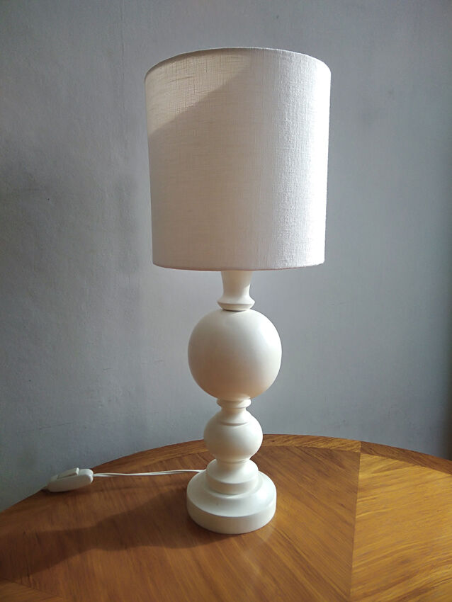 White turned wooden lamp from the 1970s