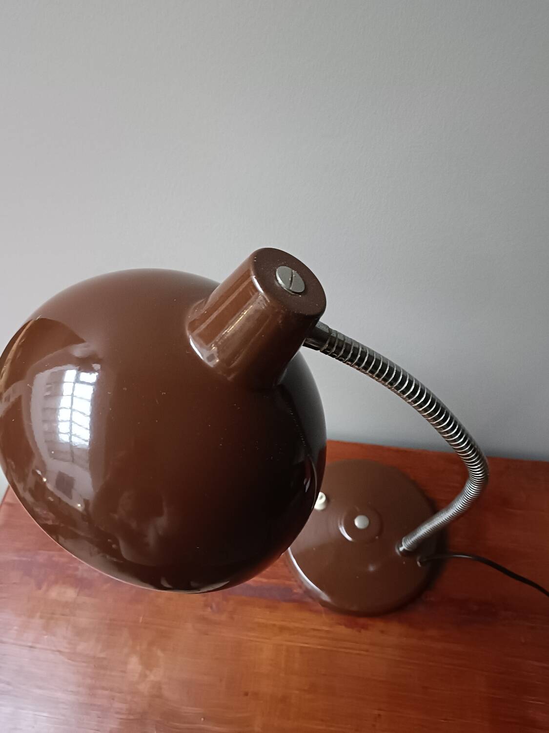 Flexible vintage chocolate lamp