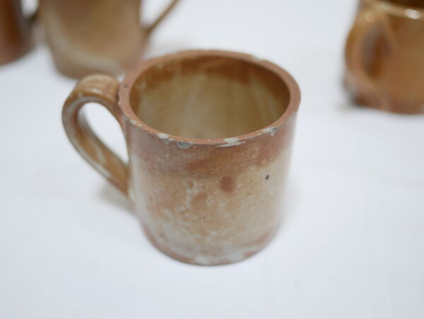 Série de 8 tasses et sous tasses vintage en grès
