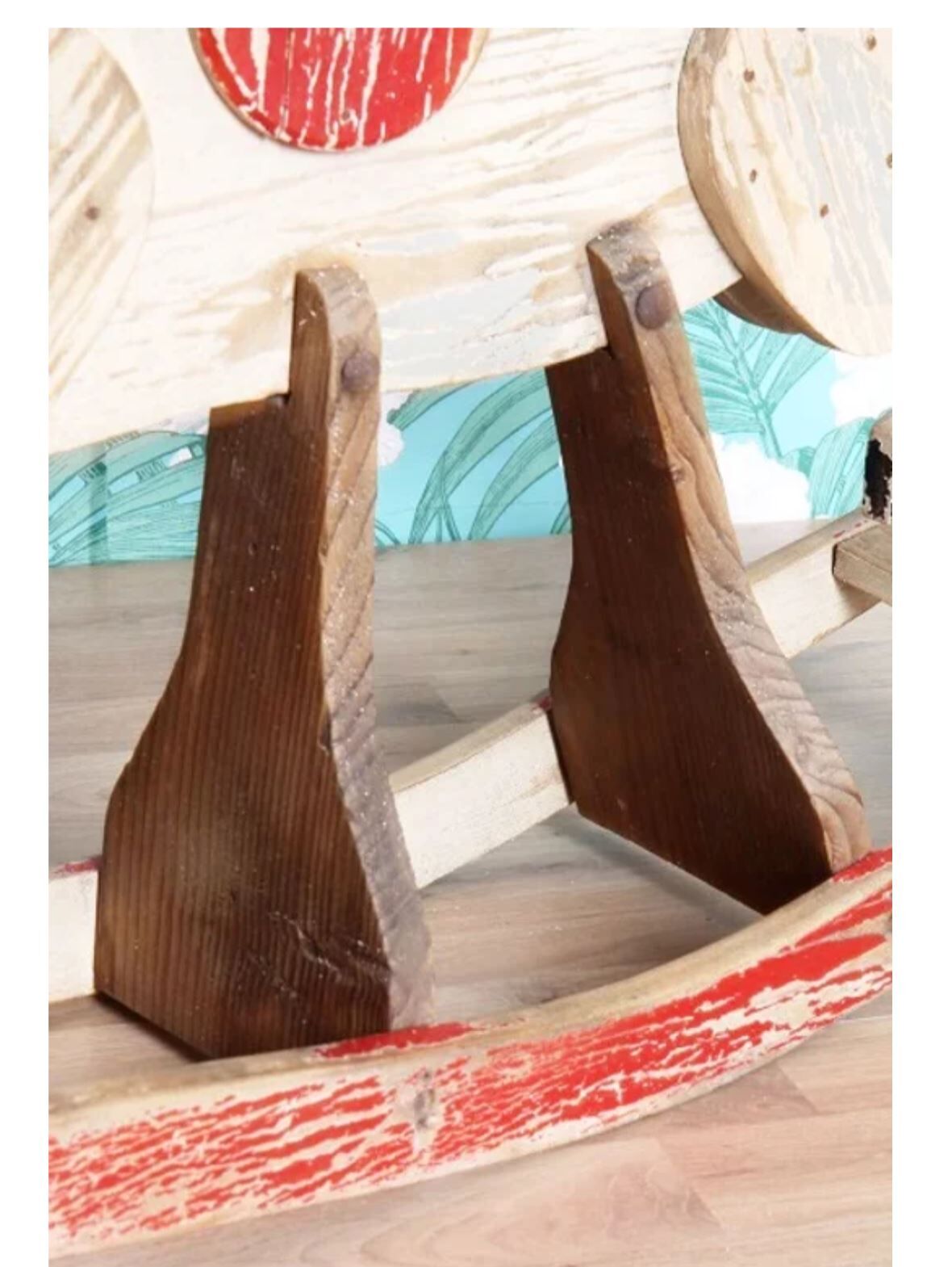 Cheval à bascule en bois