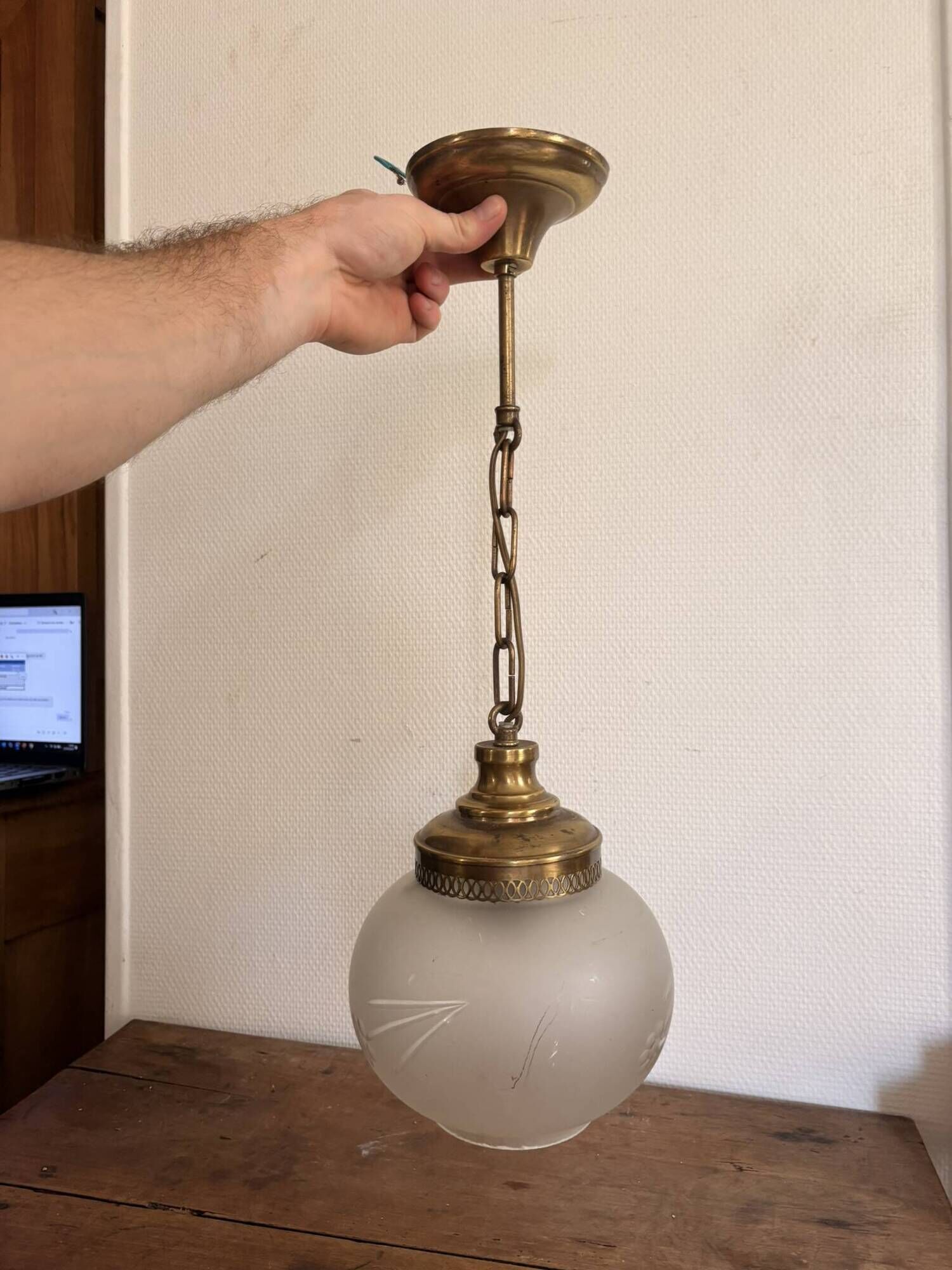 Suspension Luminaire Globe Frosted Glass Engraved Brass Art Deco Vintage