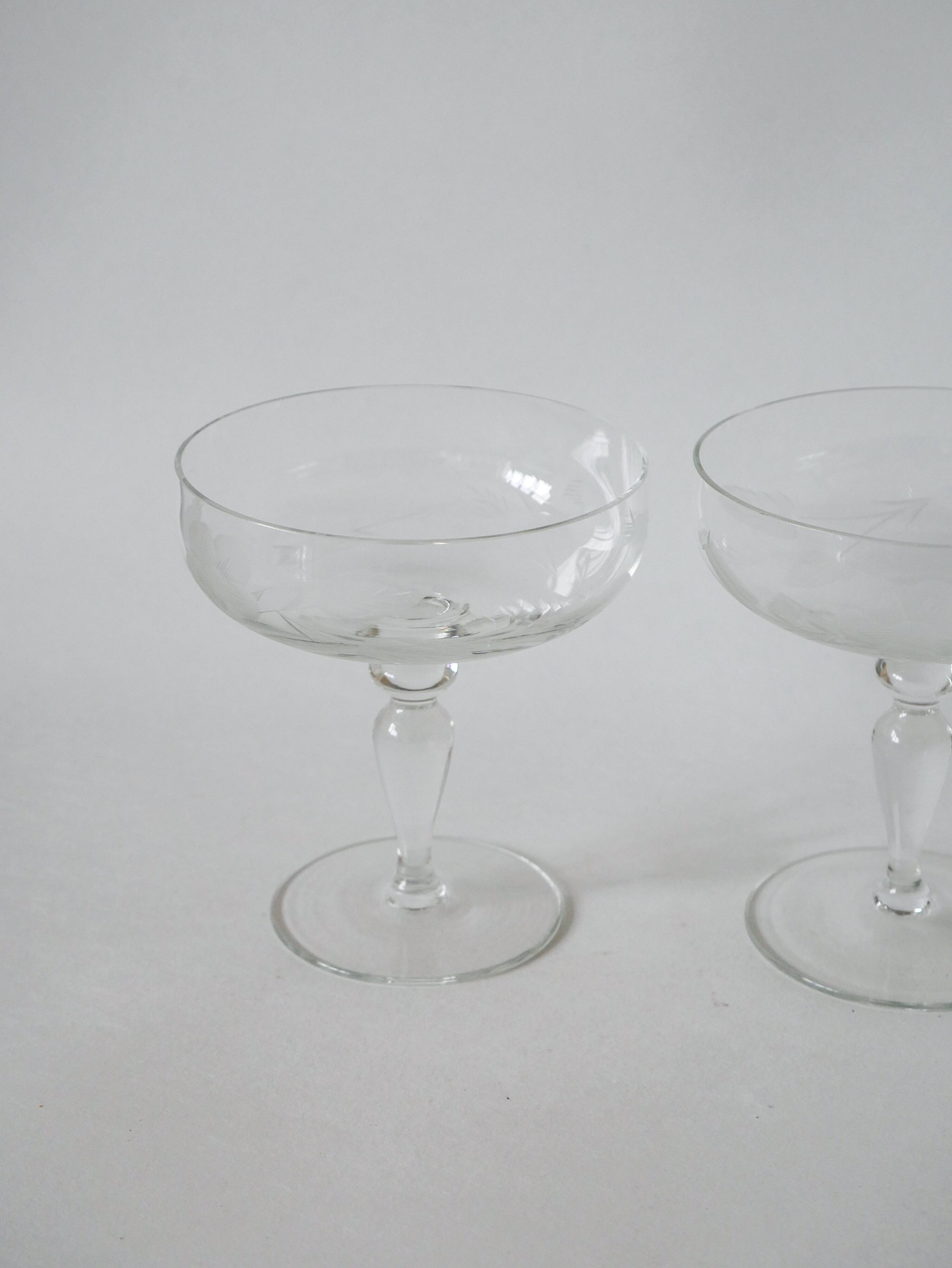 set of 4 very large champagne glasses in engraved crystal 1950 12 x 11 cm
