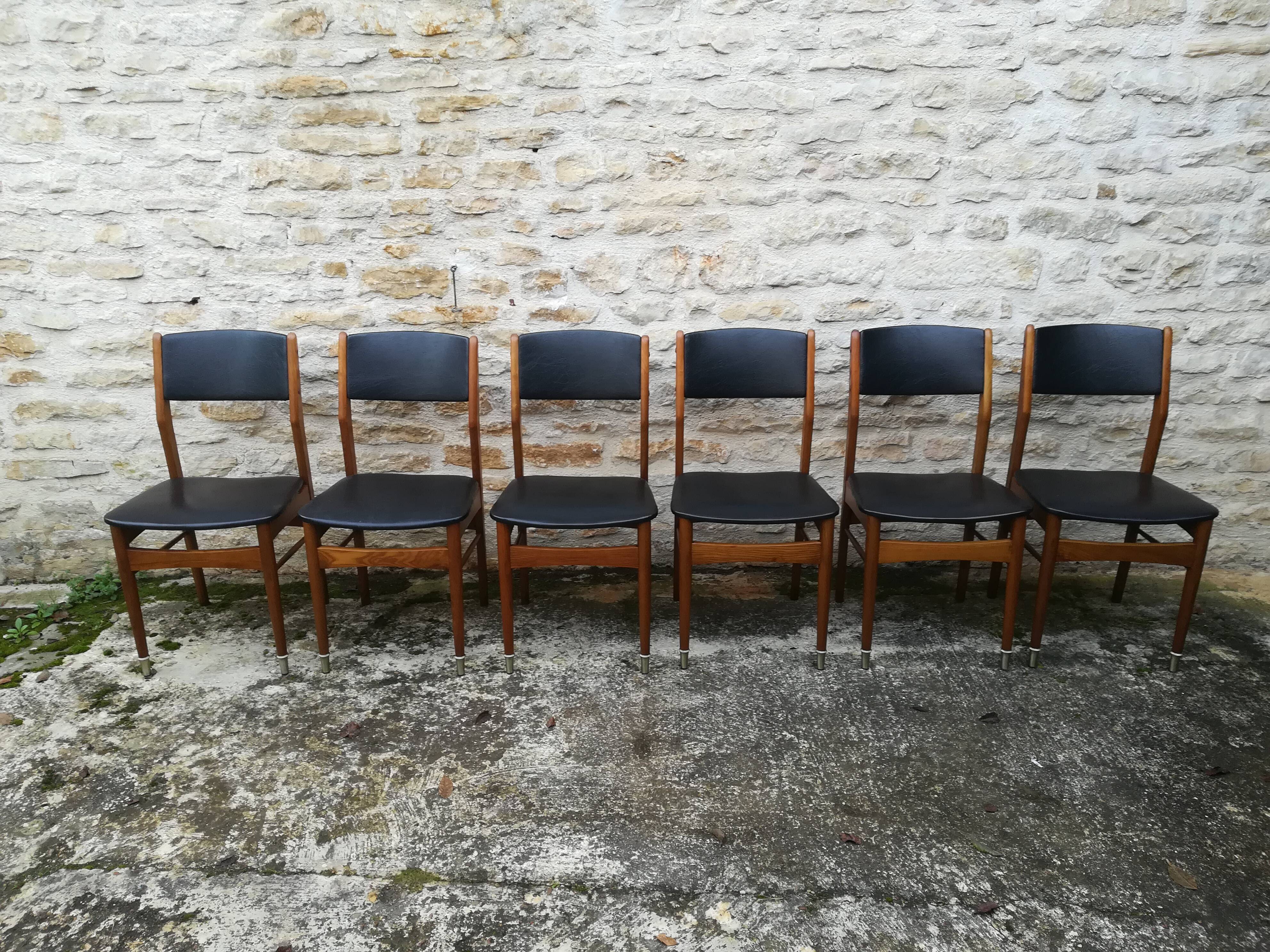 Scandinavian chairs in skaï