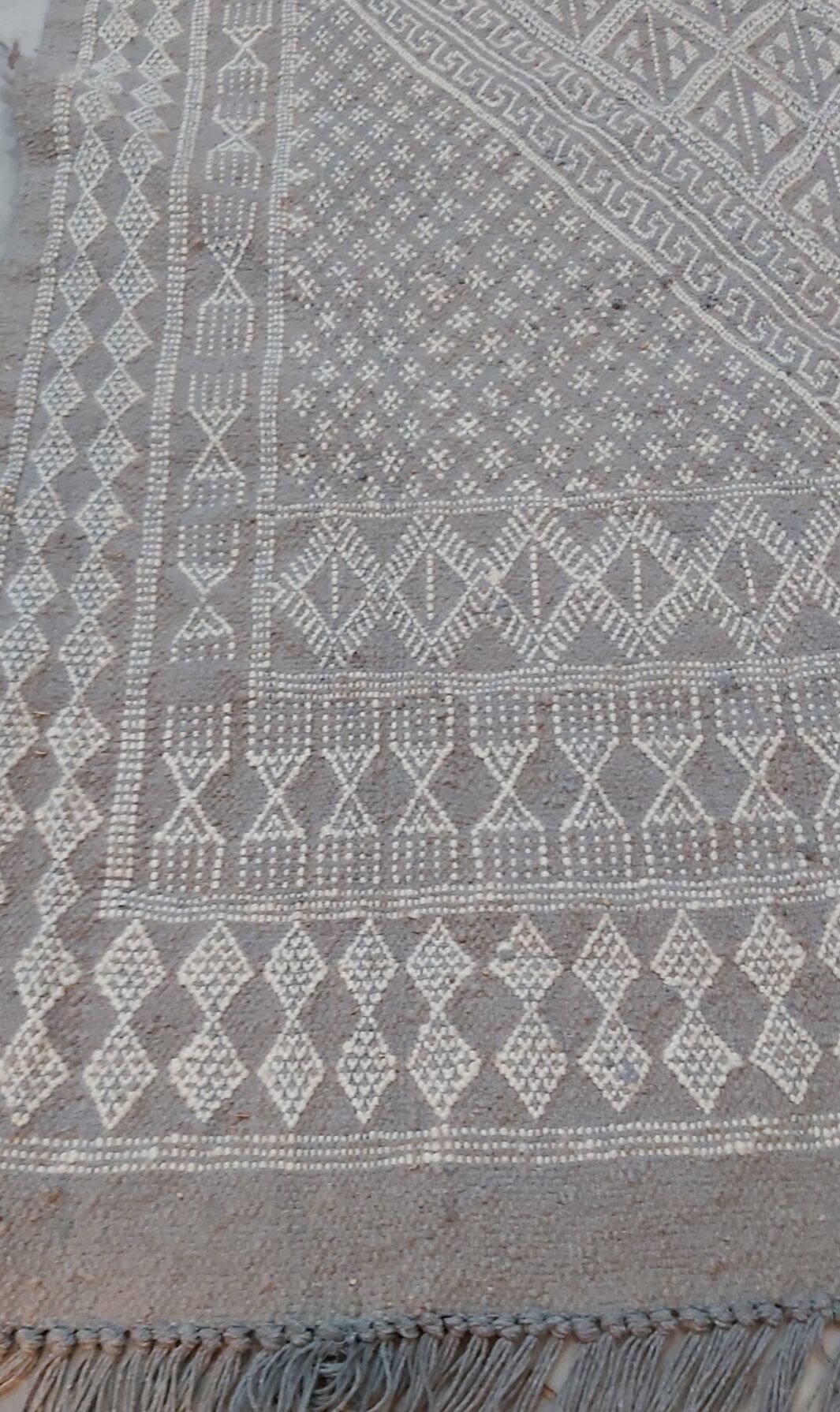 Handmade grey and white mergoum rug in pure wool 210x110cm