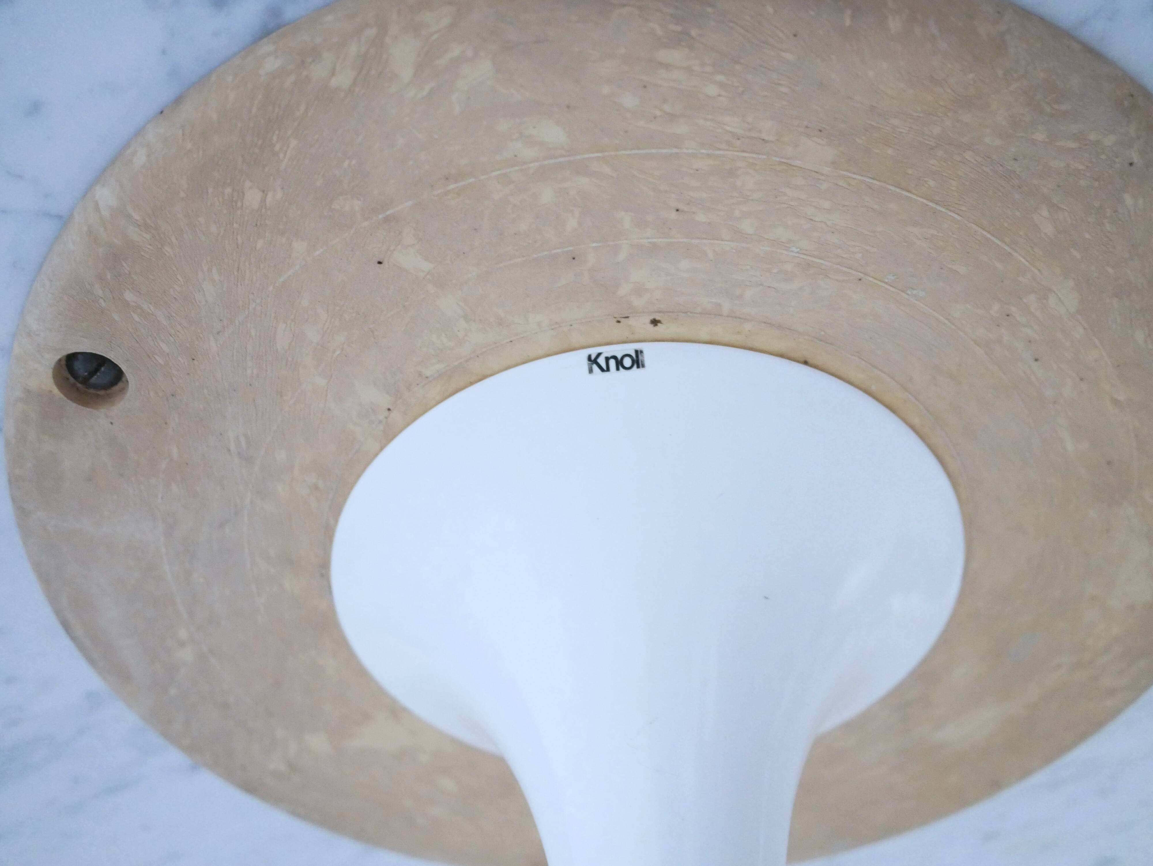 Round tulip table in marble by E. Saarinen for Knoll International