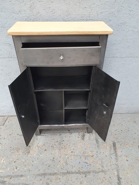 Extra furniture on oak industrial