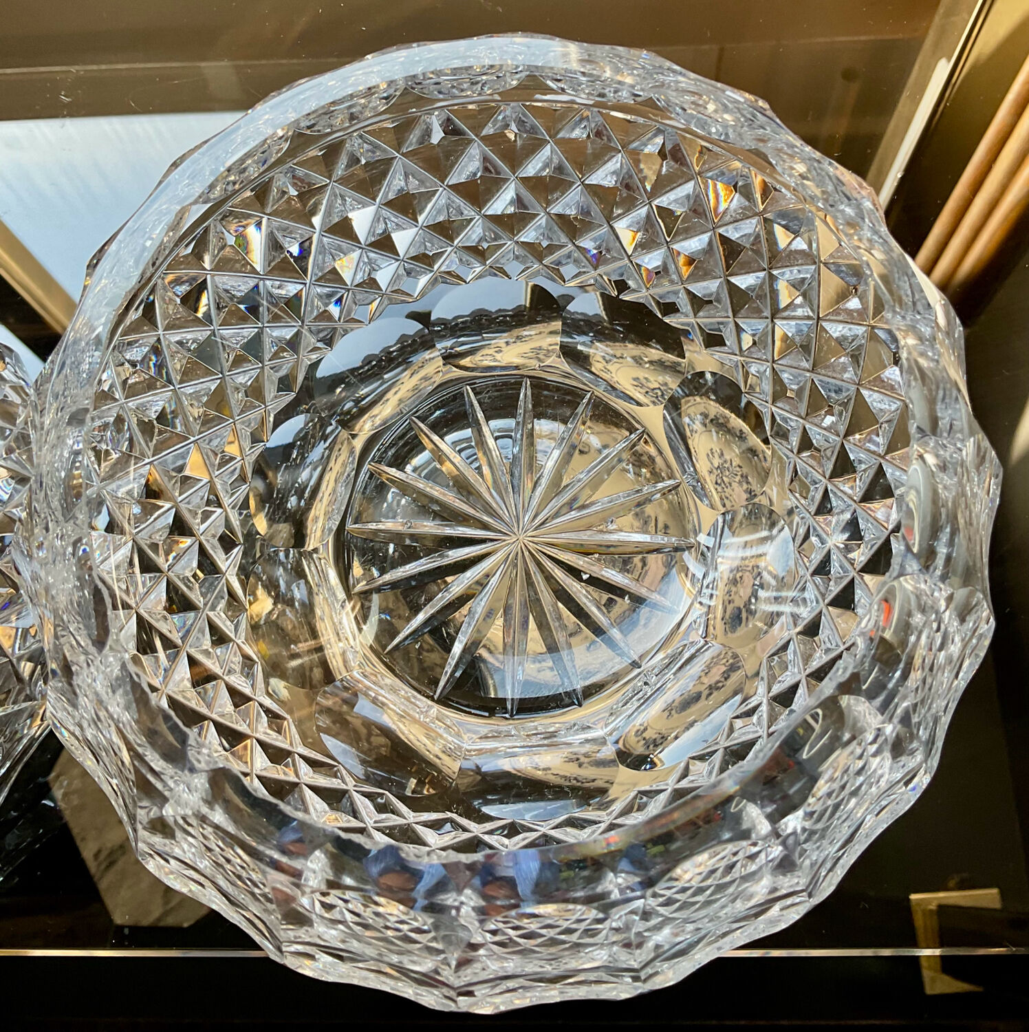 Bonbonnière vintage en cristal ciselé et bronze