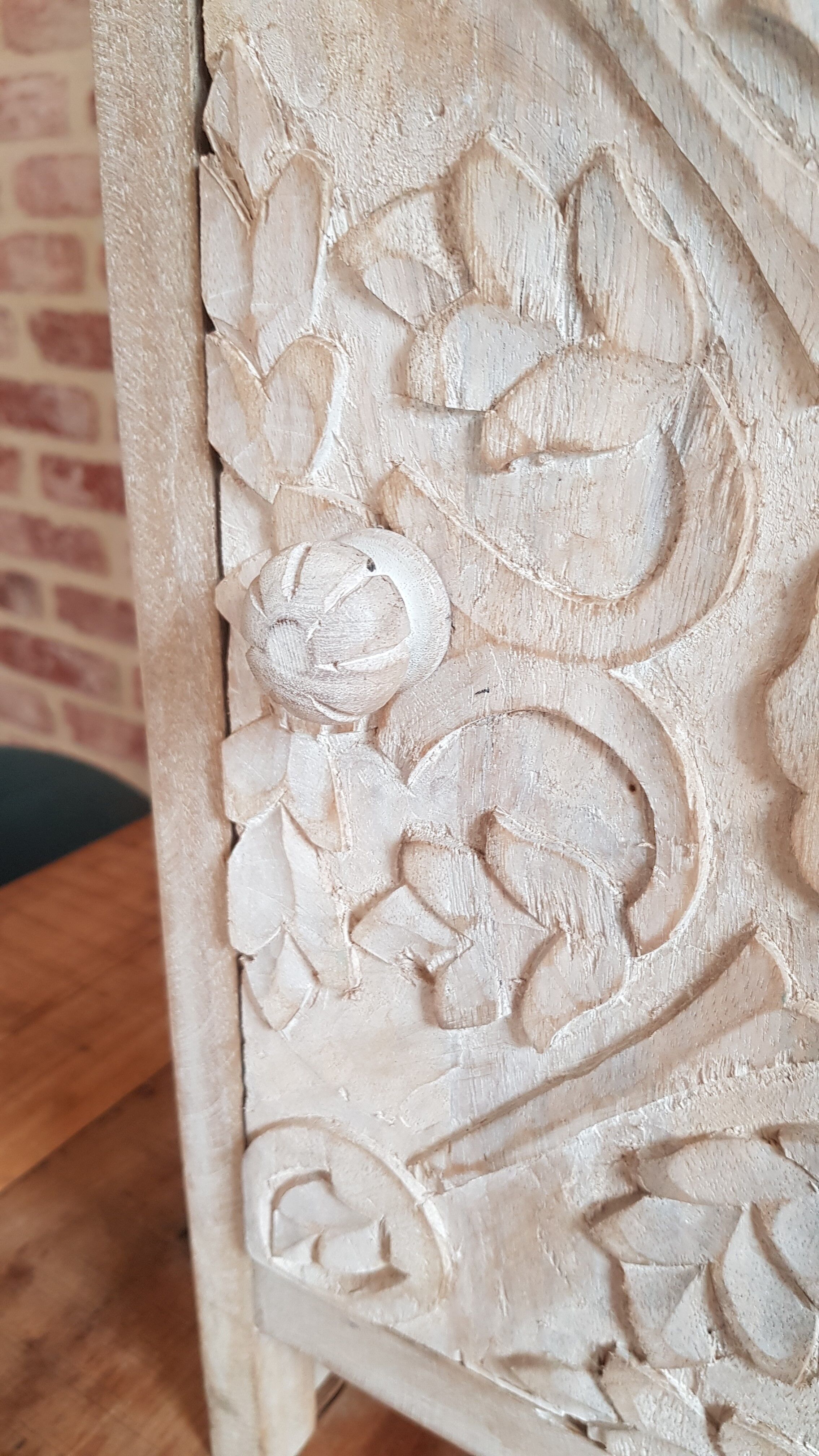 Chiseled mango tree bedside