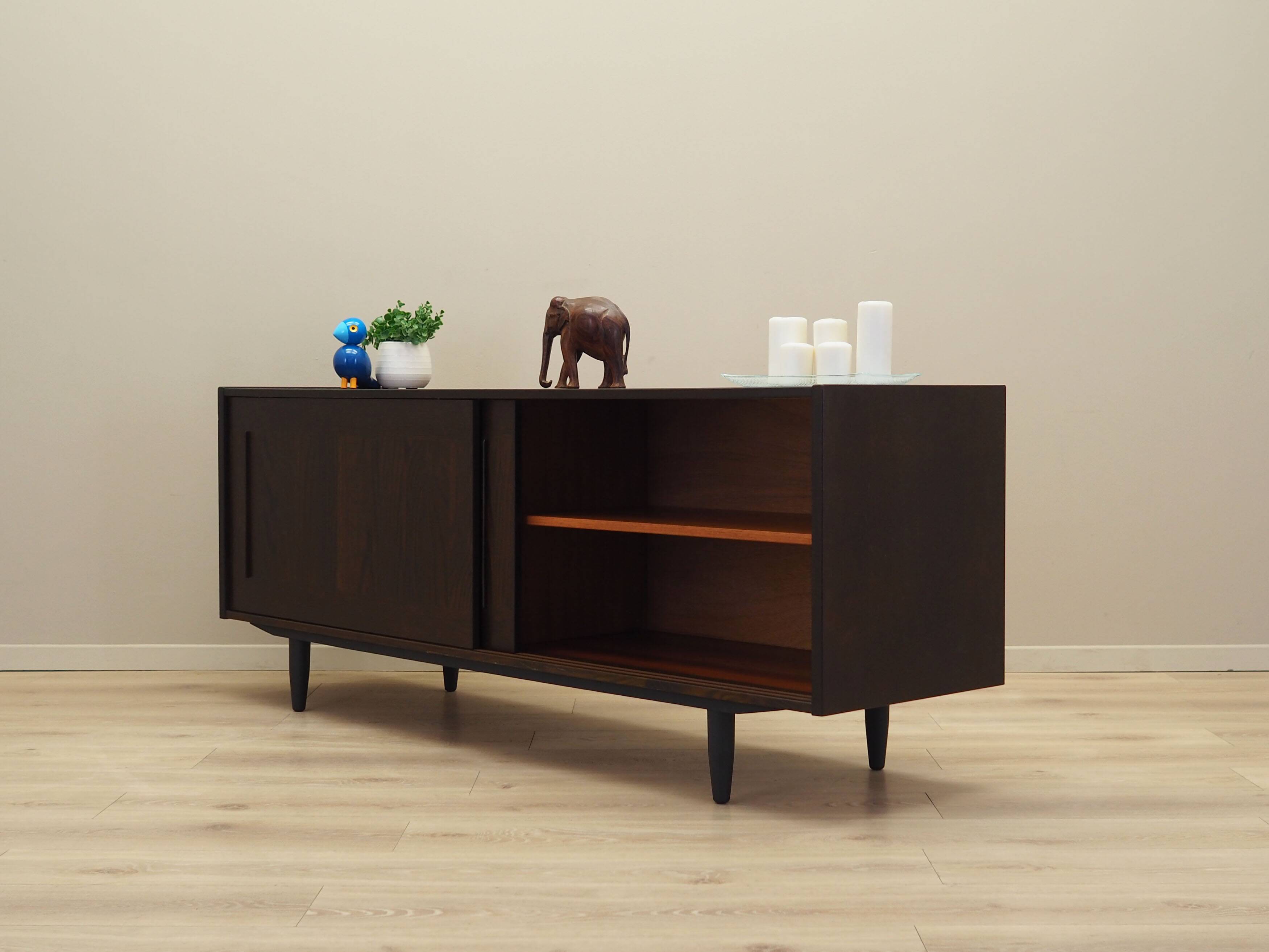 Buffet en chêne, design danois, années 1970, production : Danemark