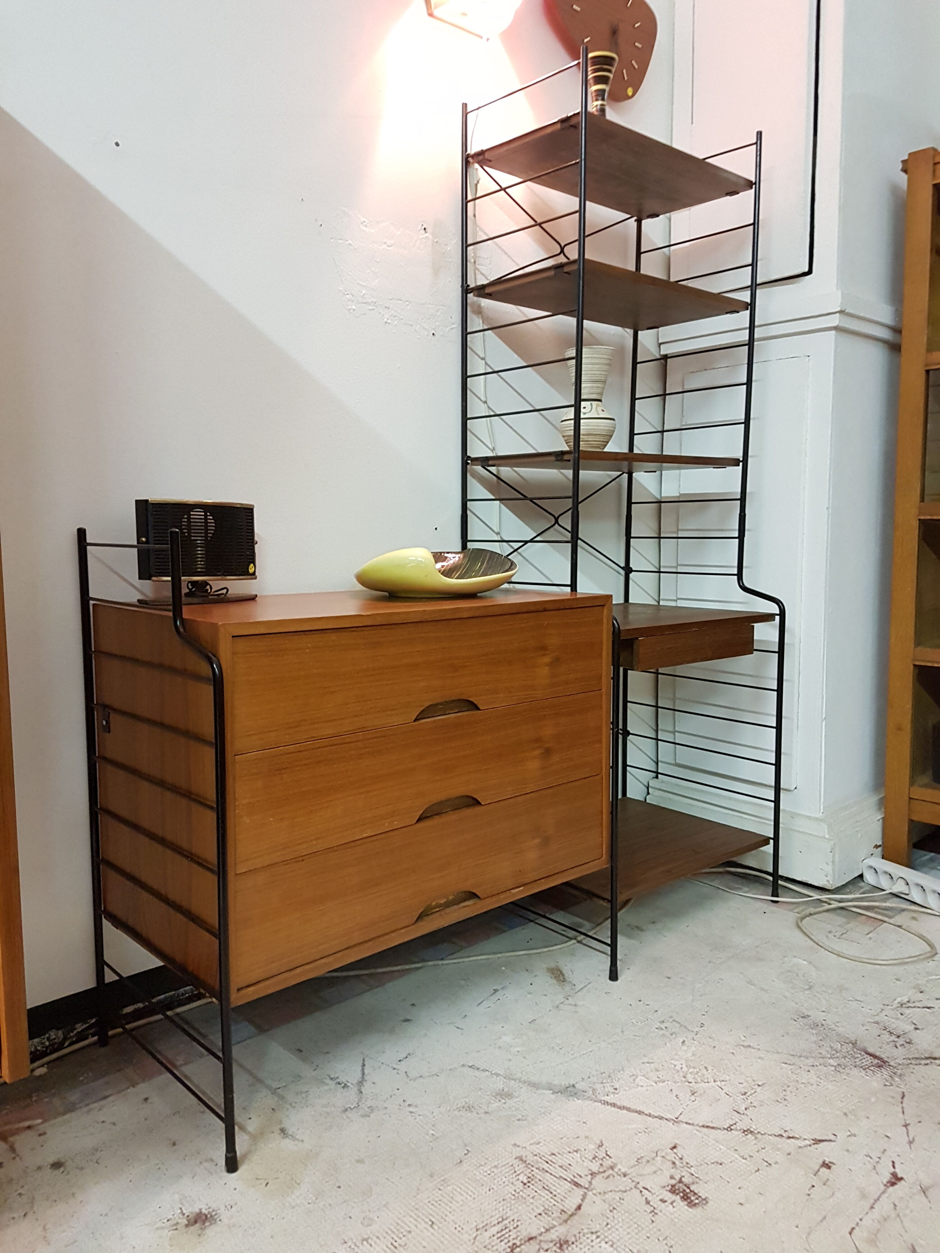 Adjustable shelves WHB string of the 1960s