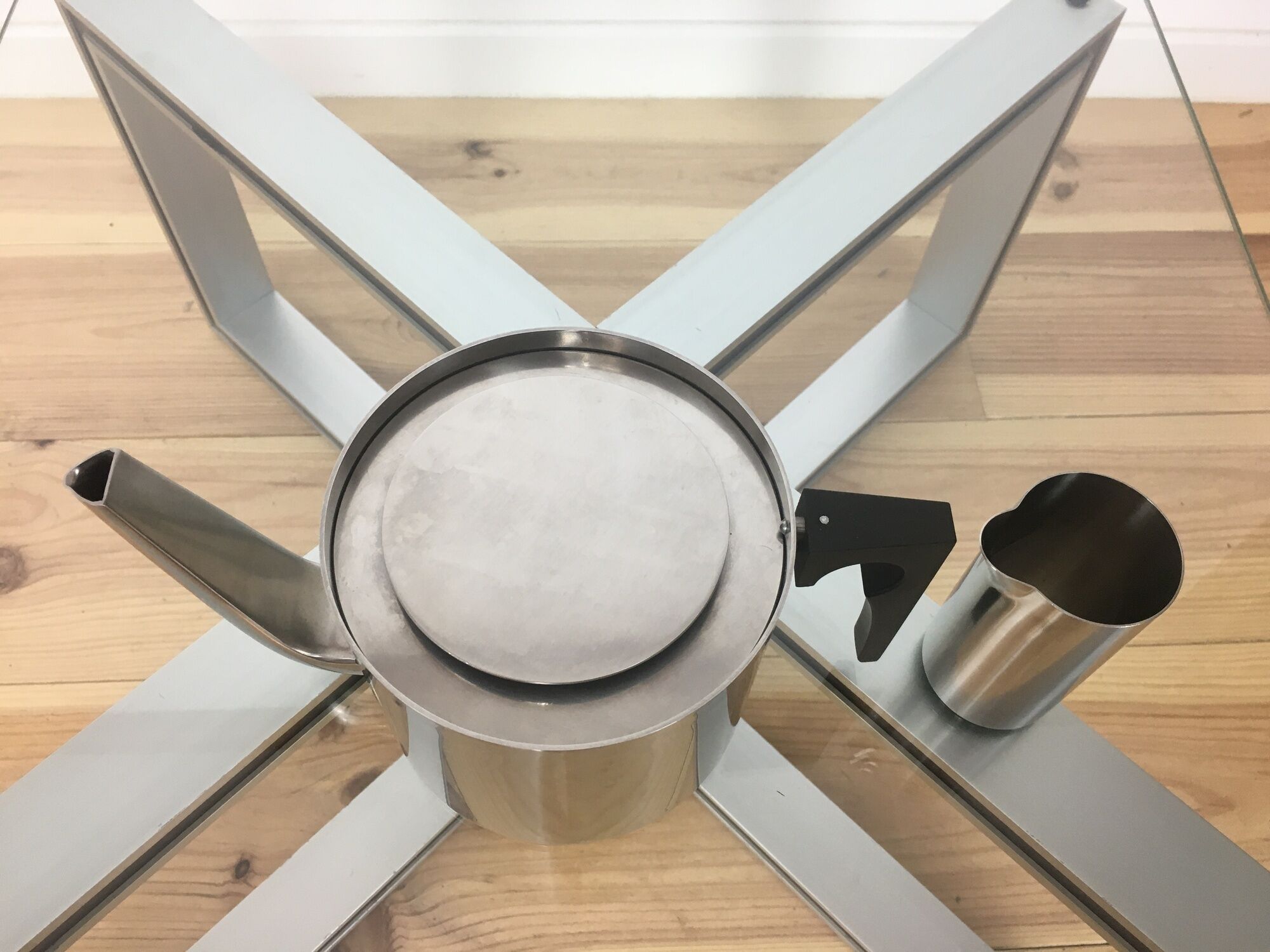Arne Jacobsen stainless steel teapot and milk pot, Cylinda Line, by Stelton
