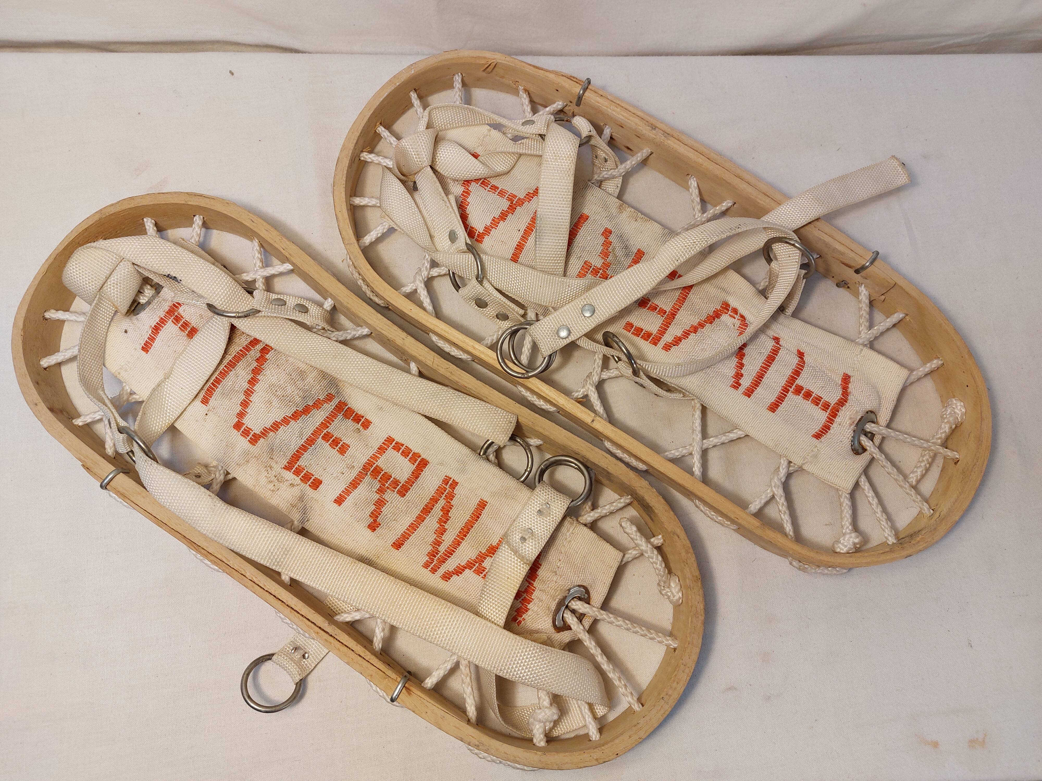 Vintage snowshoes Hiverna - Wood and rope