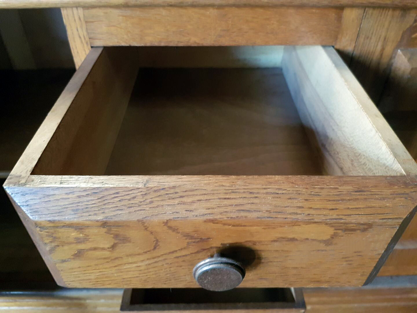 Buffet art-deco lines