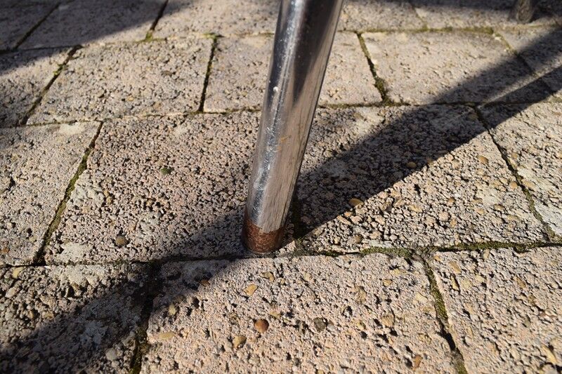 Set of table and four chairs formica