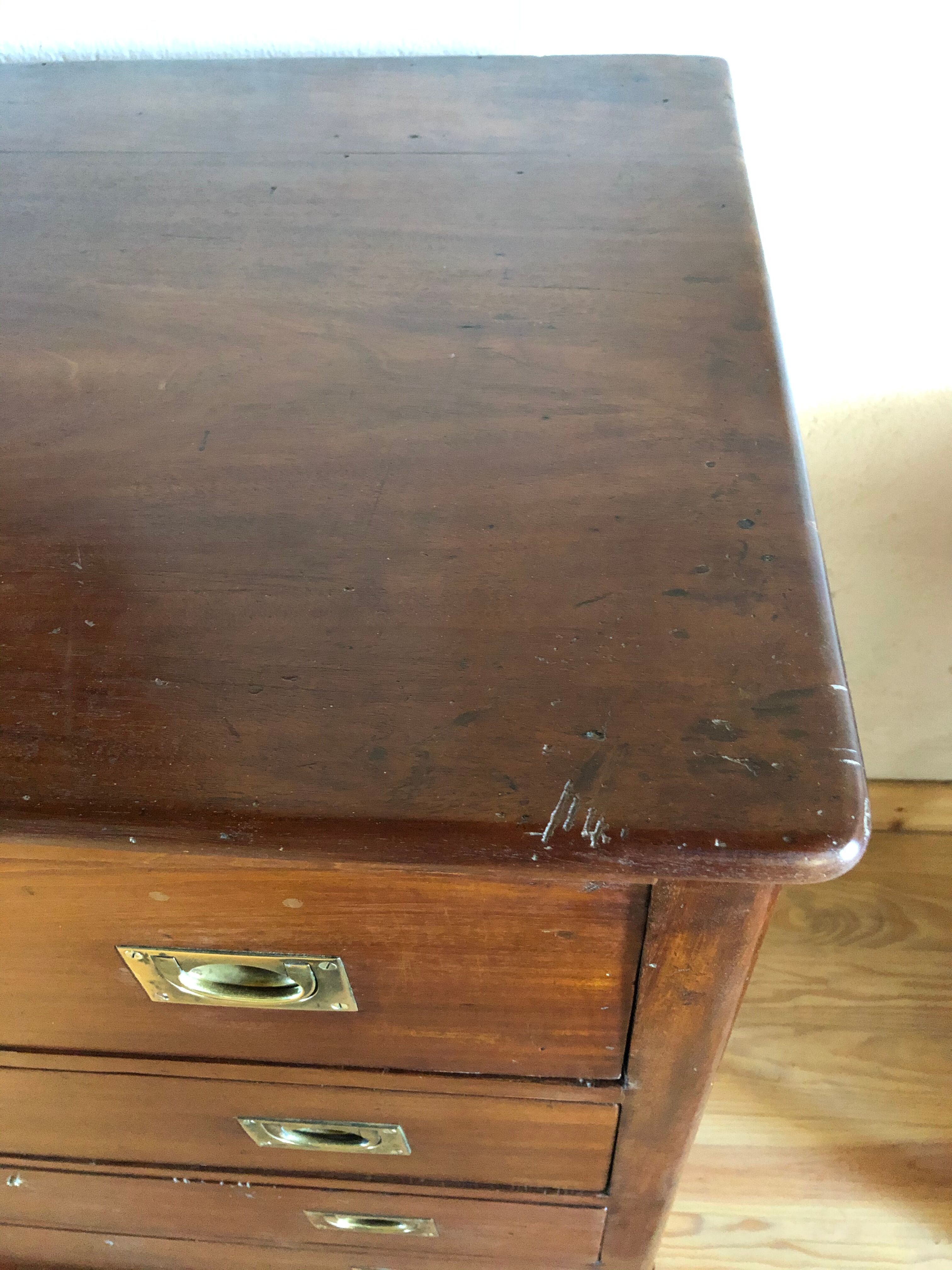French marine work dresser