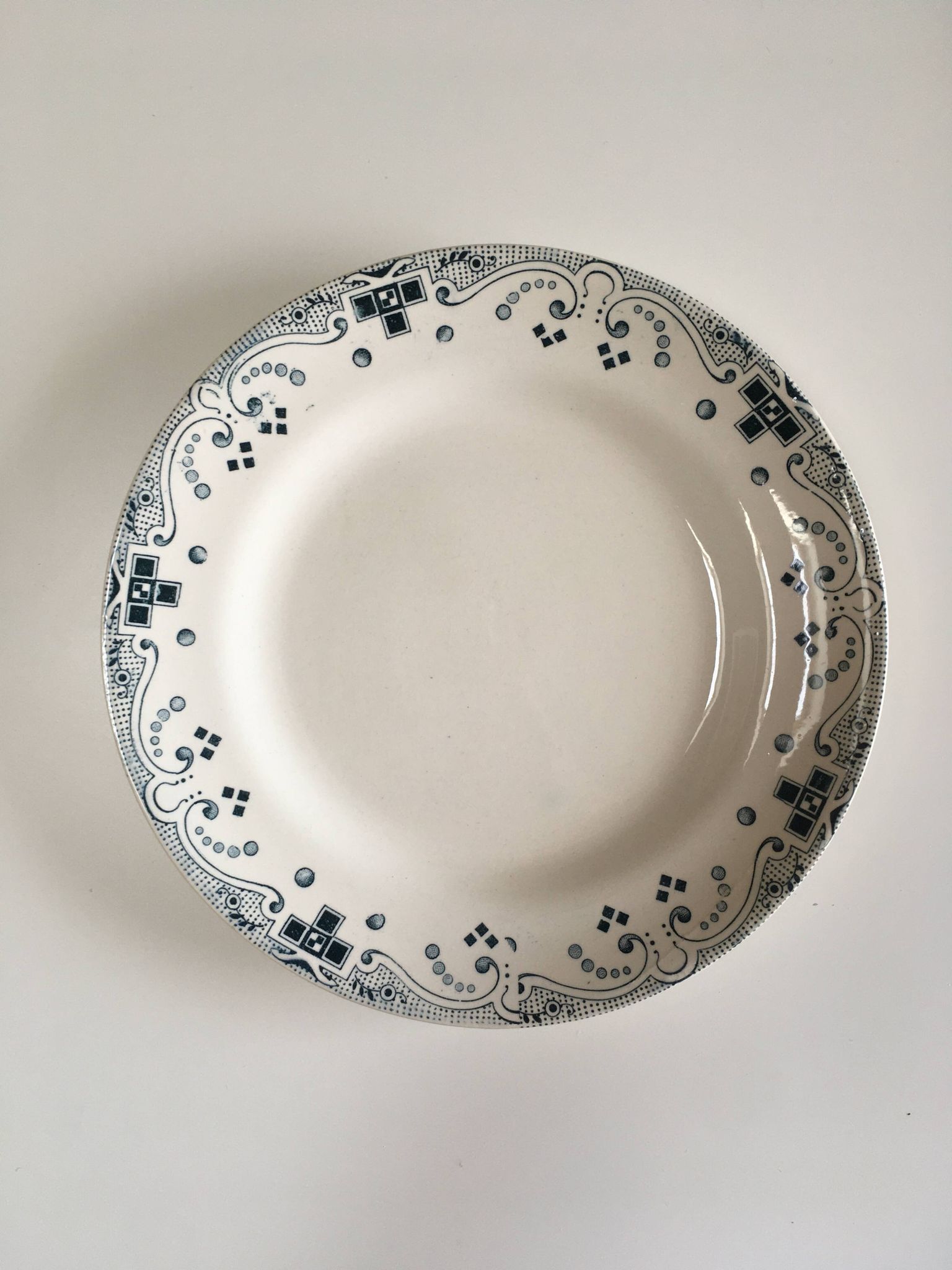 8 plates Moroccan model in earthenware - French manufacture