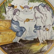 Antique shallow dish in Italian majolica – Mythological decoration