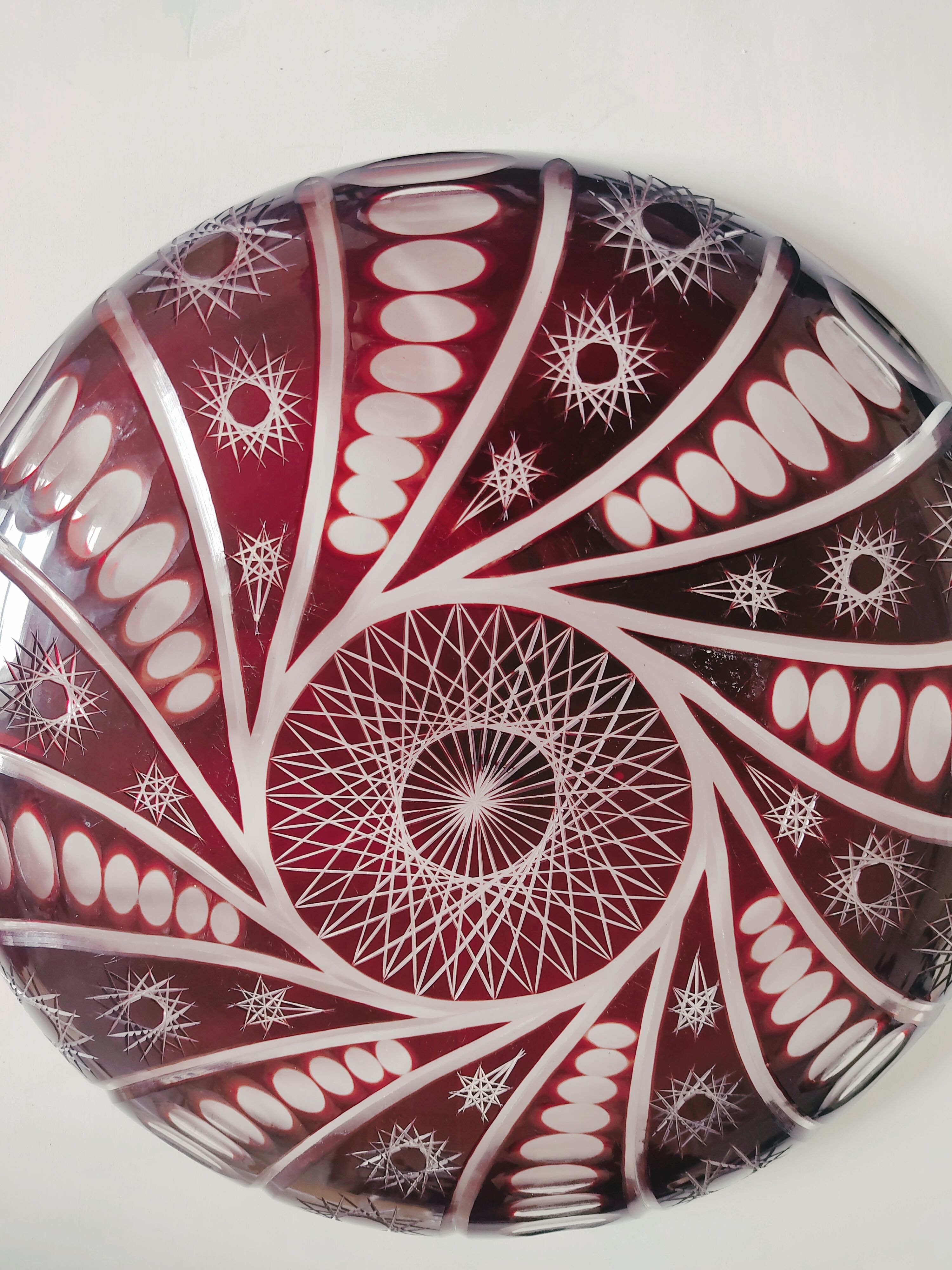 Pocket tray in glass lined plum color and cut