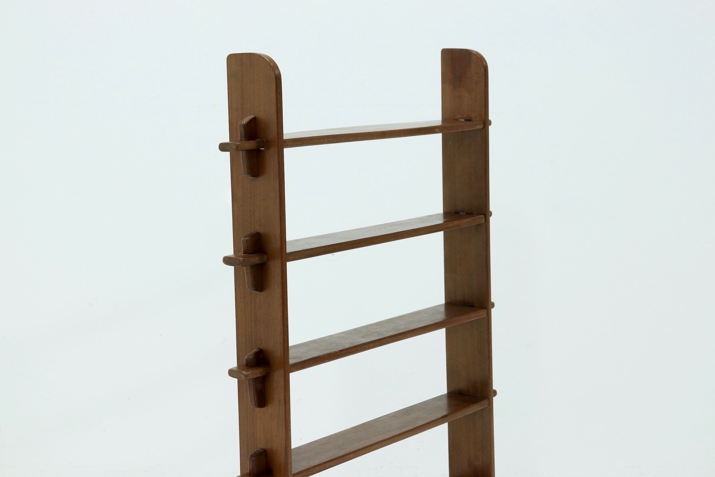 Constructivist wooden standing shelf from the 1960s