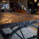 Table industrielle avec plateau d’établi